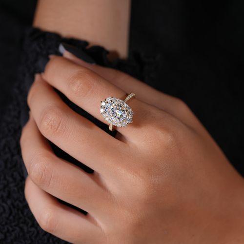 Free Close-up of a diamond ring on a woman's hand, showcasing elegance and luxury. Stock Photo