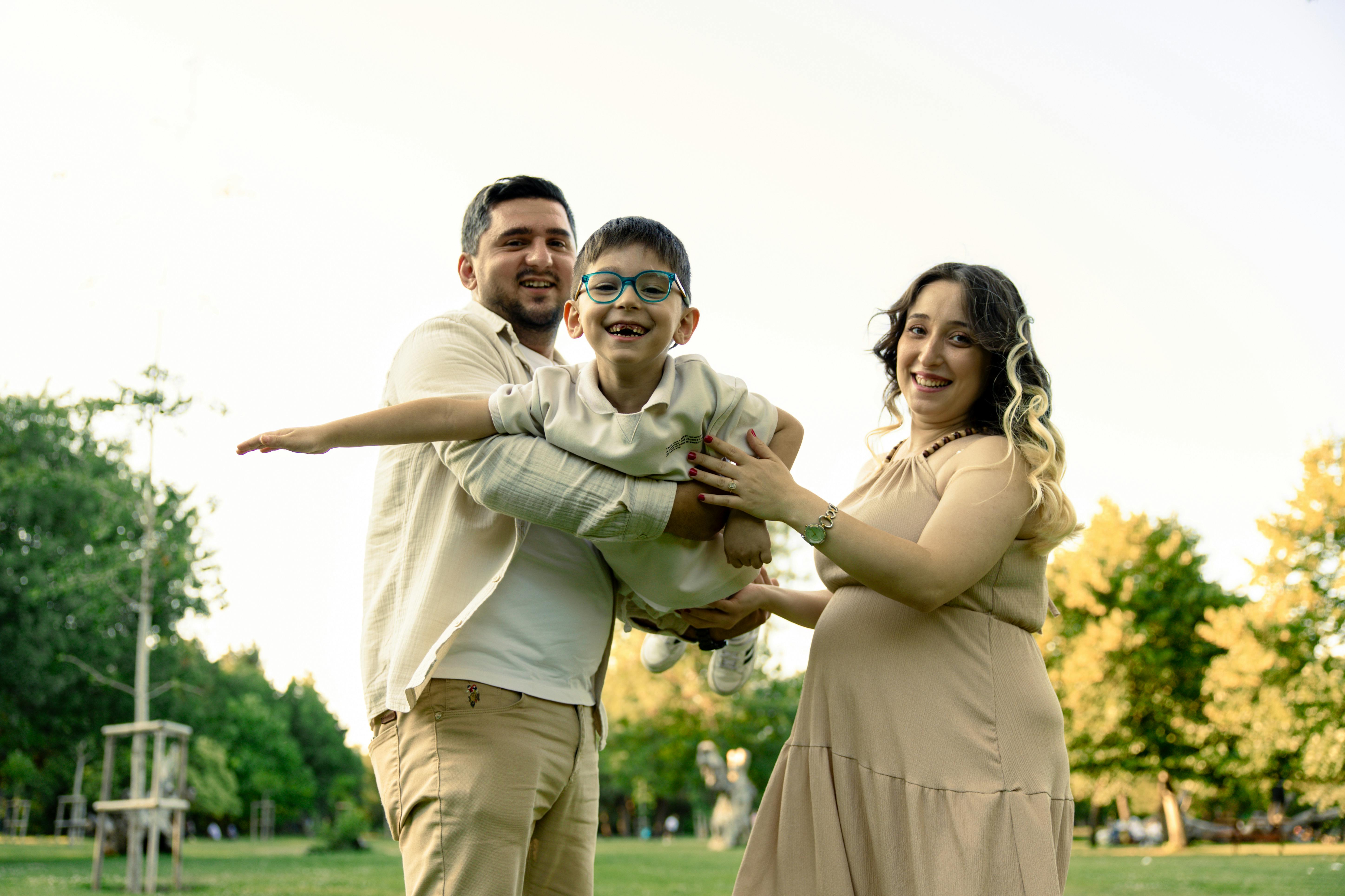 family law, child custody, alimony, legal separation, prenuptial agreements, divorce and family law, divorce law — Photo by B