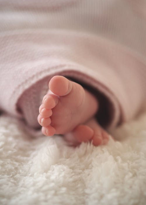 無料 赤ちゃんの足のクローズアップ 写真素材