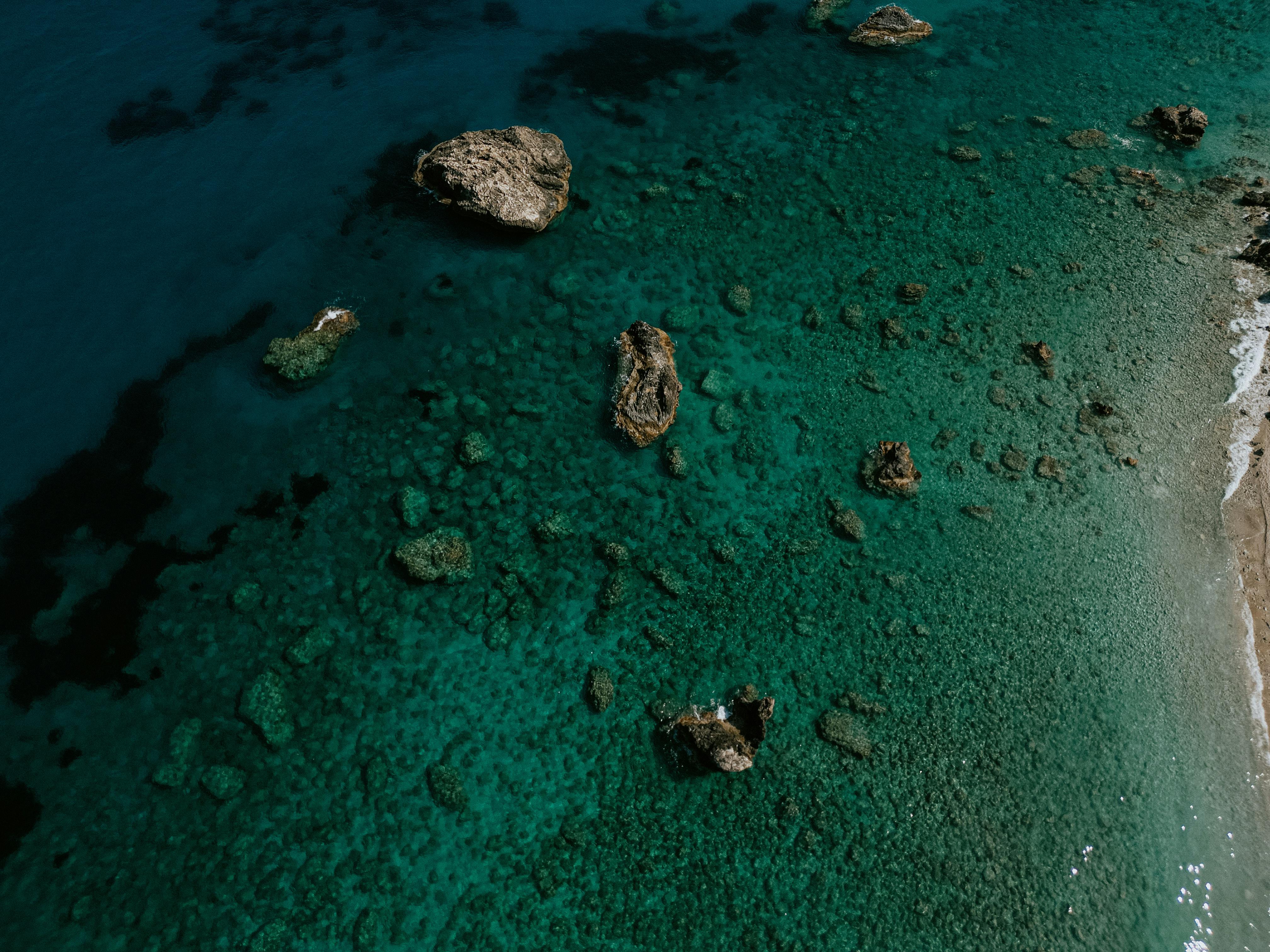 Pantai Mediterania: Surga Biru dan Hijau