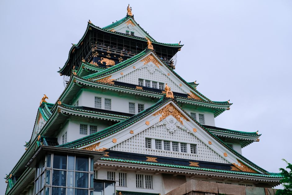Majestic view of Osaka Castle showcasing classic Japanese architecture against a clear sky.