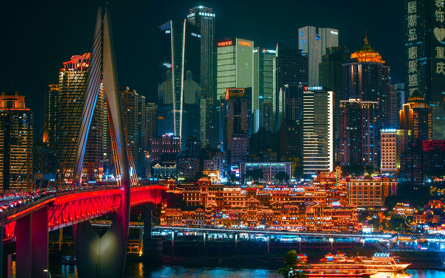 Atemberaubender Fluss & Brücke – Cyberpunk Neon Wallpaper