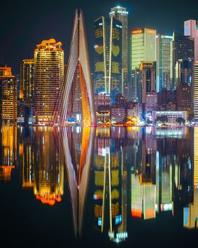 Fluss & Nacht bei Nacht – Lebendige Neon-Szene
