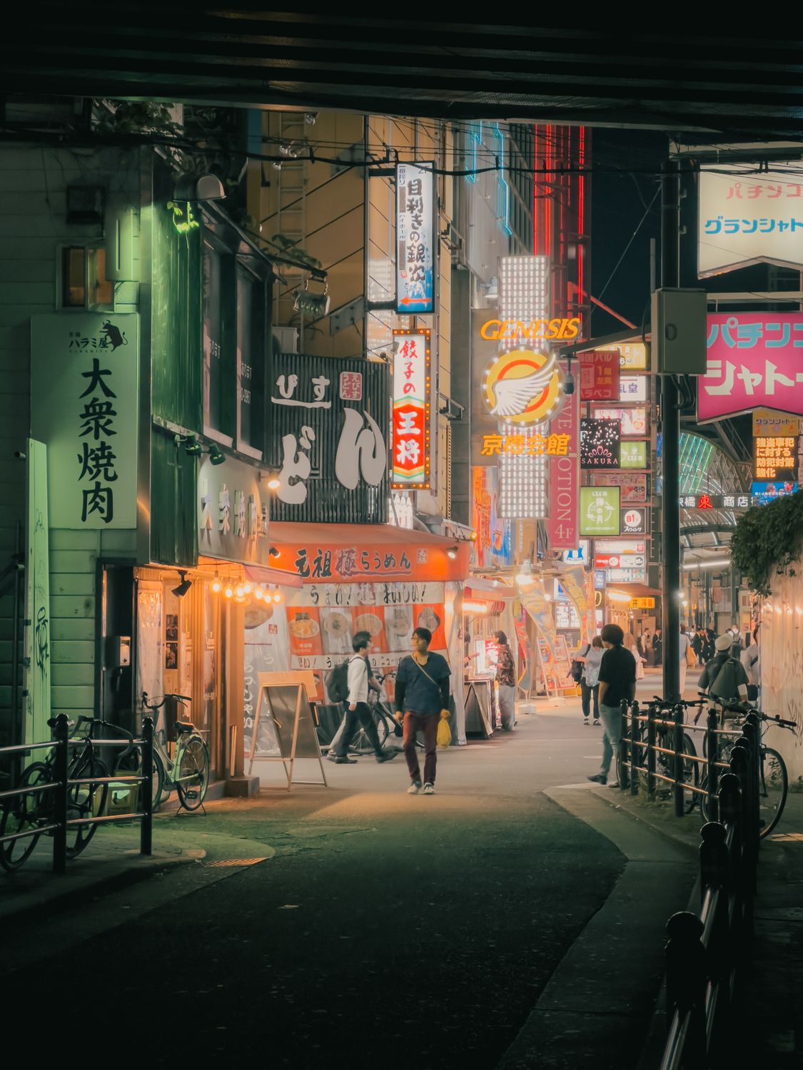 Night Street Scene in Vibrant Tokyo Alley · Free Stock Photo