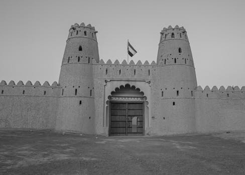 Black and white image of the iconic Al Jahili Fort in Al Ain, Abu Dhabi, showcasing traditional architecture.