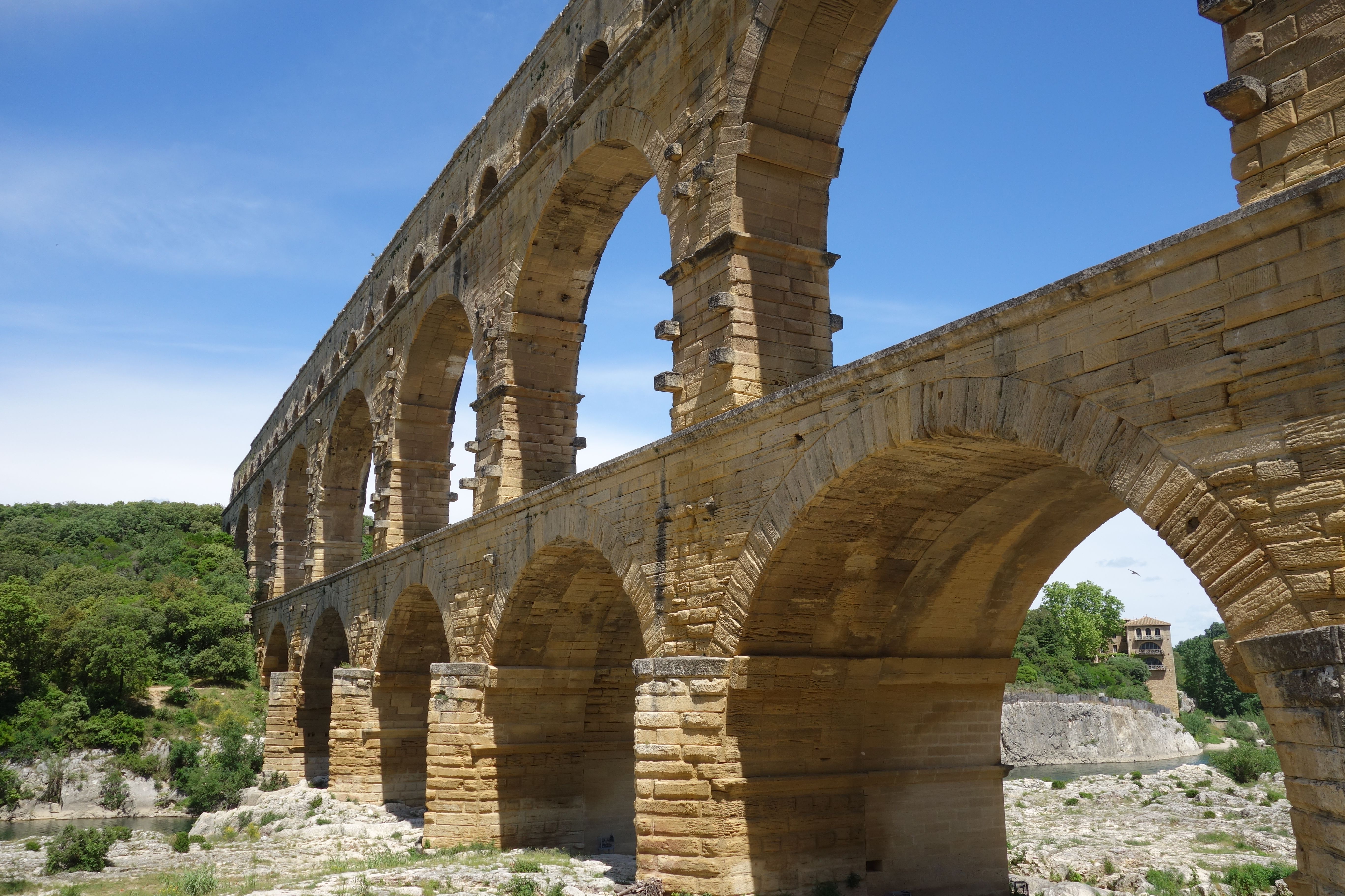 pont du gard ancient roman aqueduct bridge