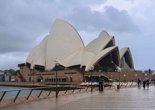 Free The iconic Sydney Opera House with overcast skies, showcasing its unique architecture. Stock Photo