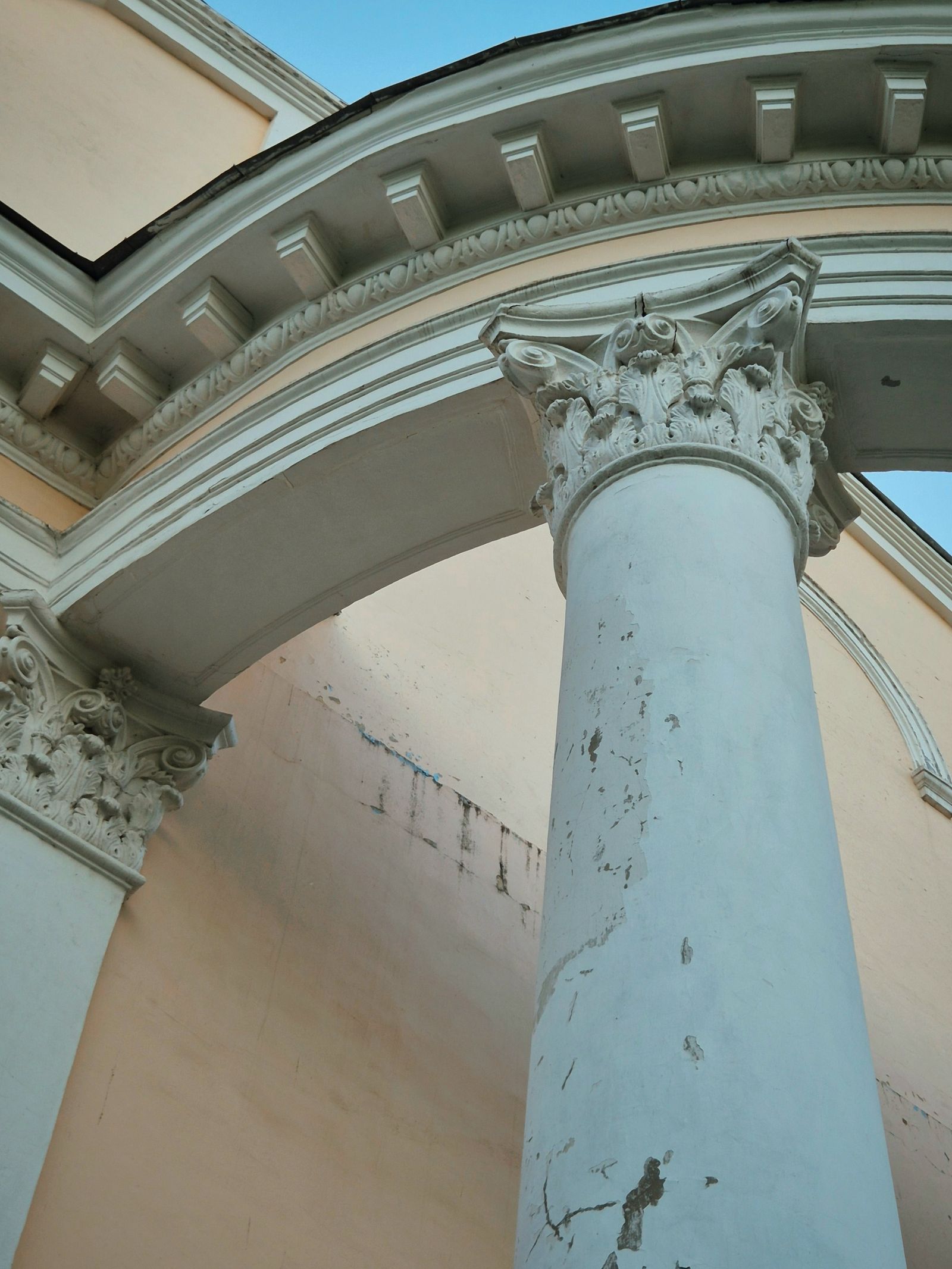 Croithian Column Detailed Corinthian Columns in Ancient Architecture · Free Stock Photo