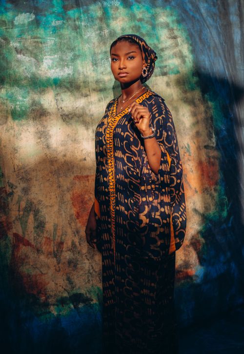 Free Captivating portrait of a woman in traditional dress with vibrant patterns and colors. Stock Photo