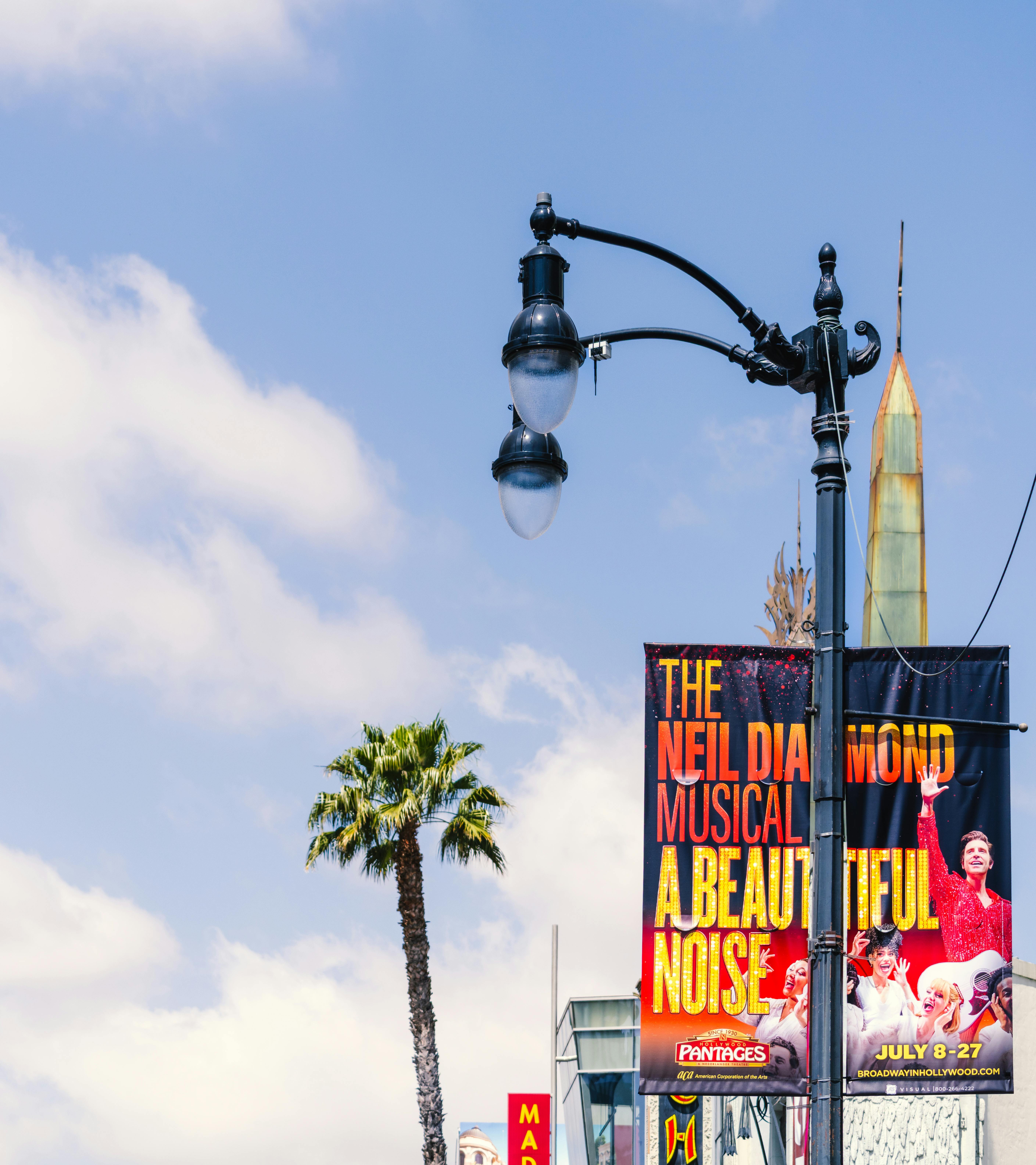 grátis Um outdoor vibrante do musical de Neil Diamond em Hollywood, Los Angeles. Foto profissional