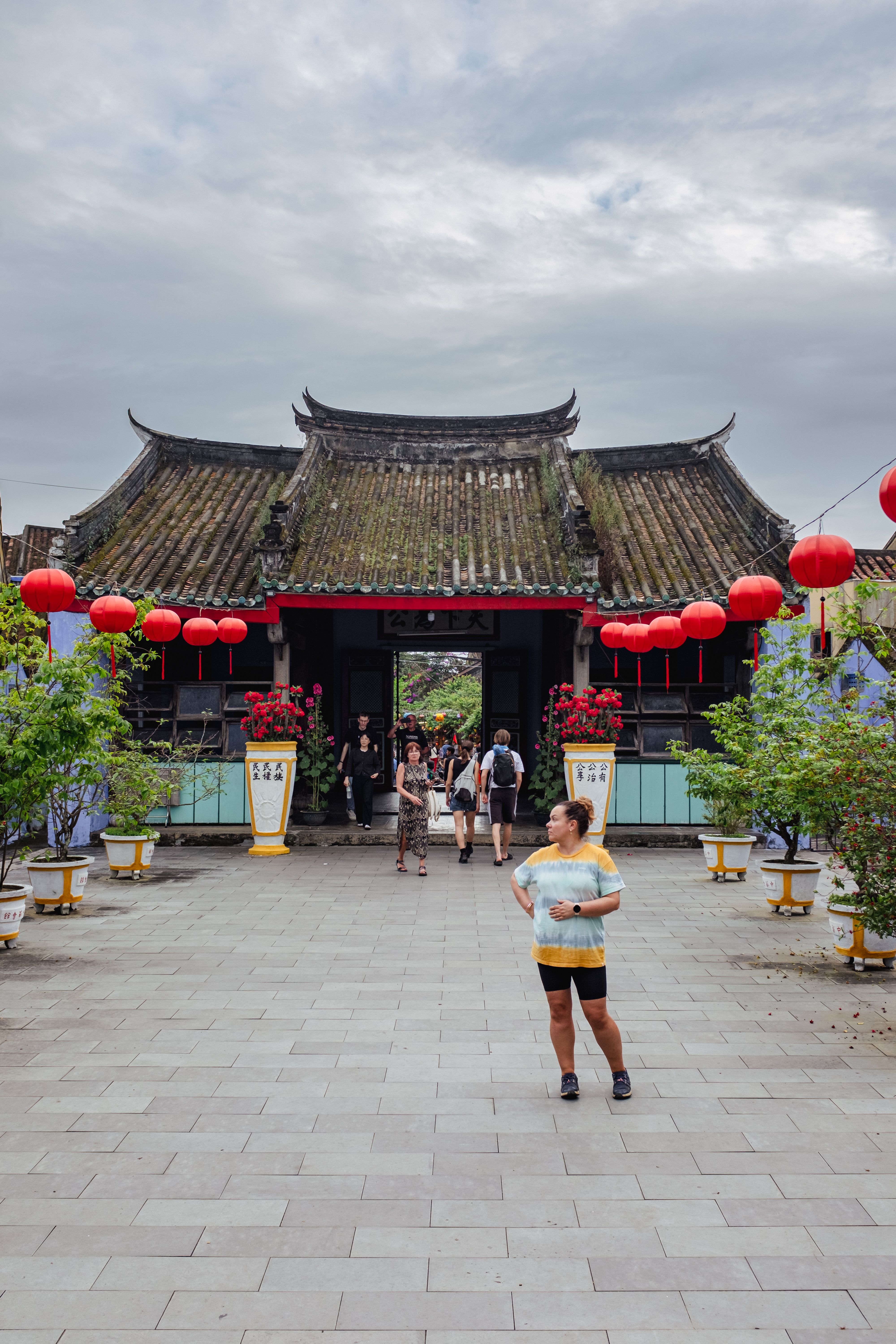 Traditional Chinese Architecture with Red Lanterns · Free Stock Photo