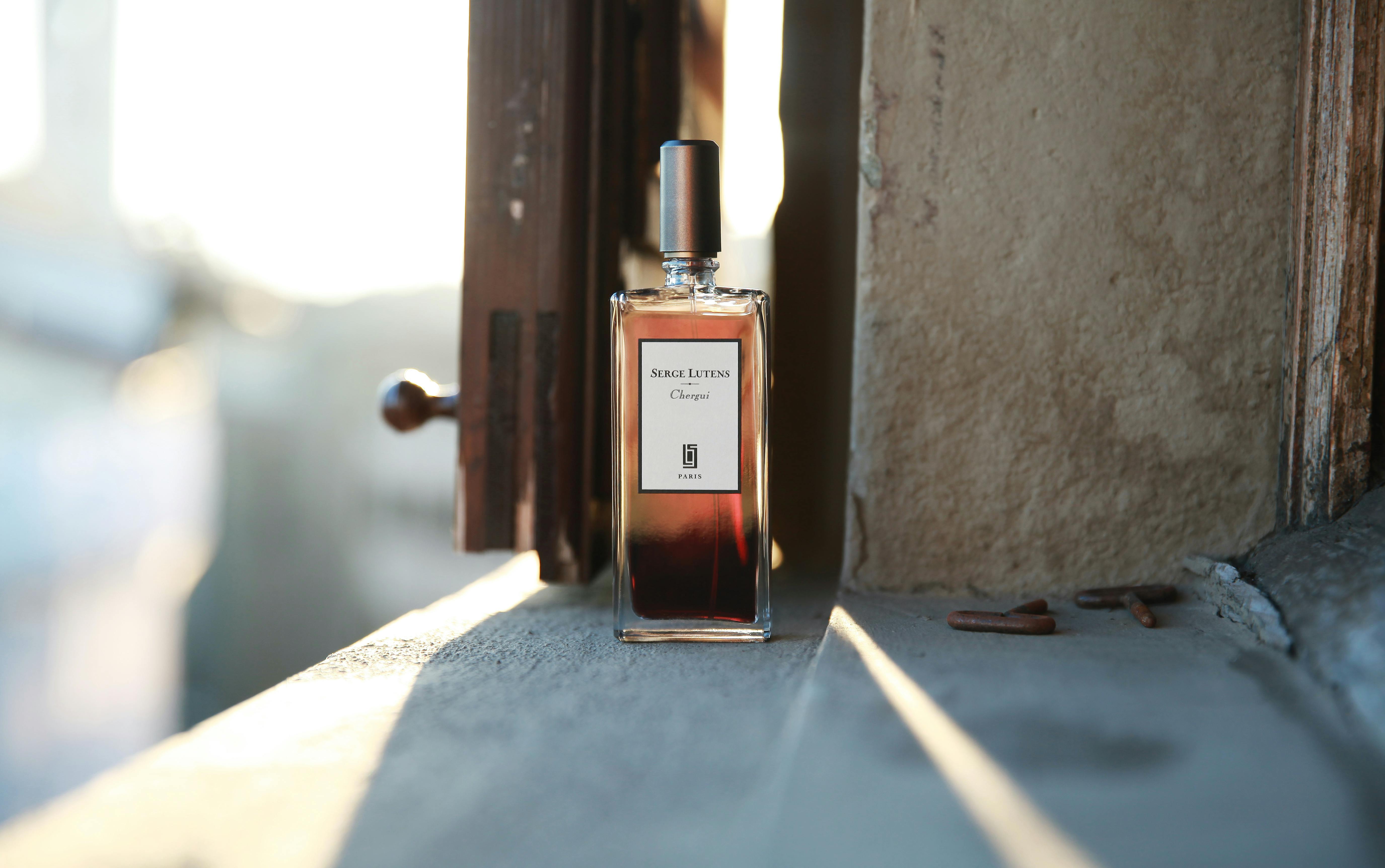 Serge Lutens Ambre Sultan ブランドの香水ボトル