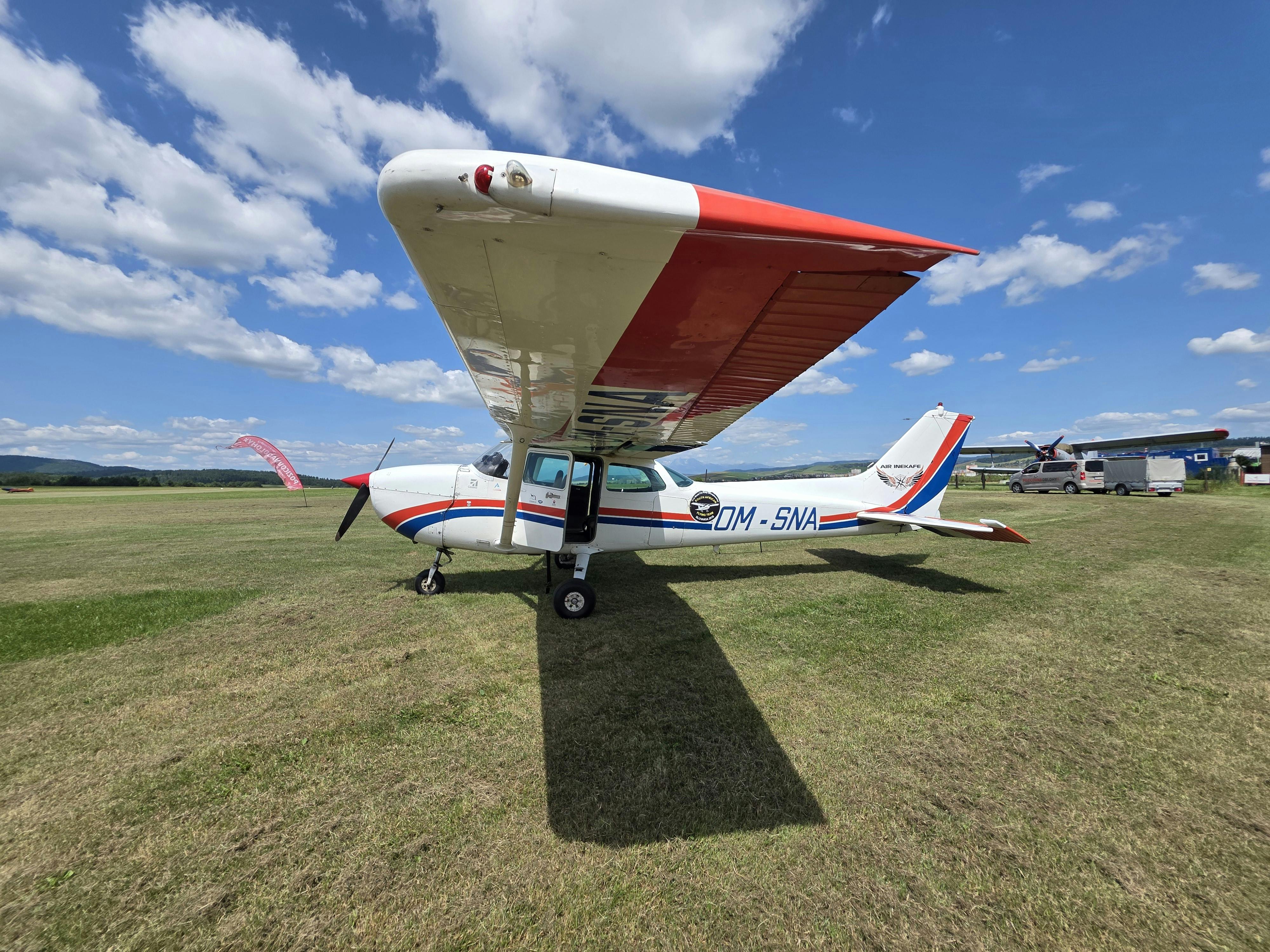 Špeciálna správa: Americké sily zachránili druhého pilota zostreleného nad Iránom