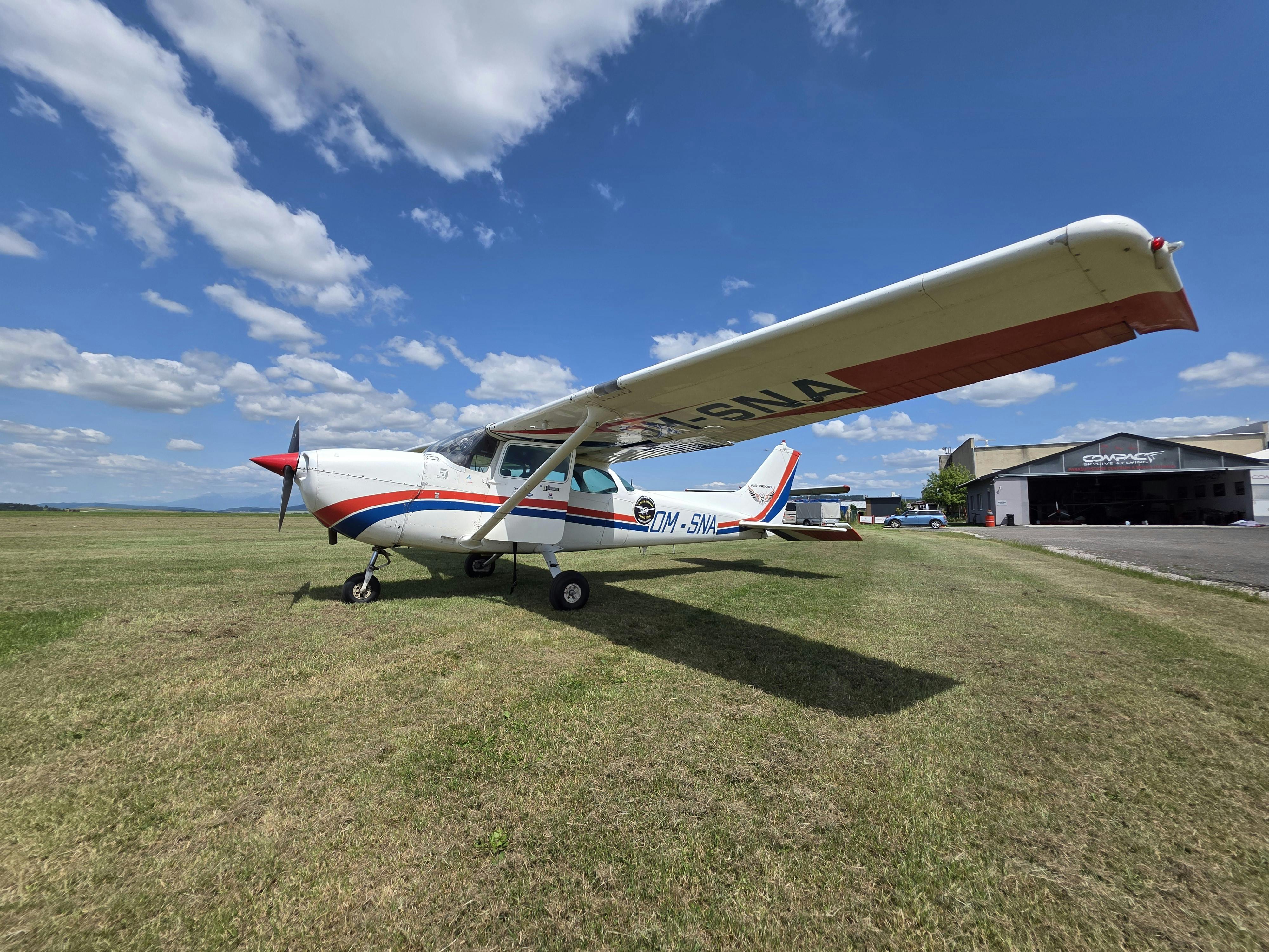 General Aviation Market Outlook: Private Air Travel Demand and Growth Opportunities — Photo by Viliam Kudelka on Pexels