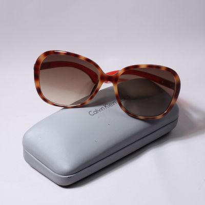 Tortoiseshell sunglasses by Fashion Needles on Pexels