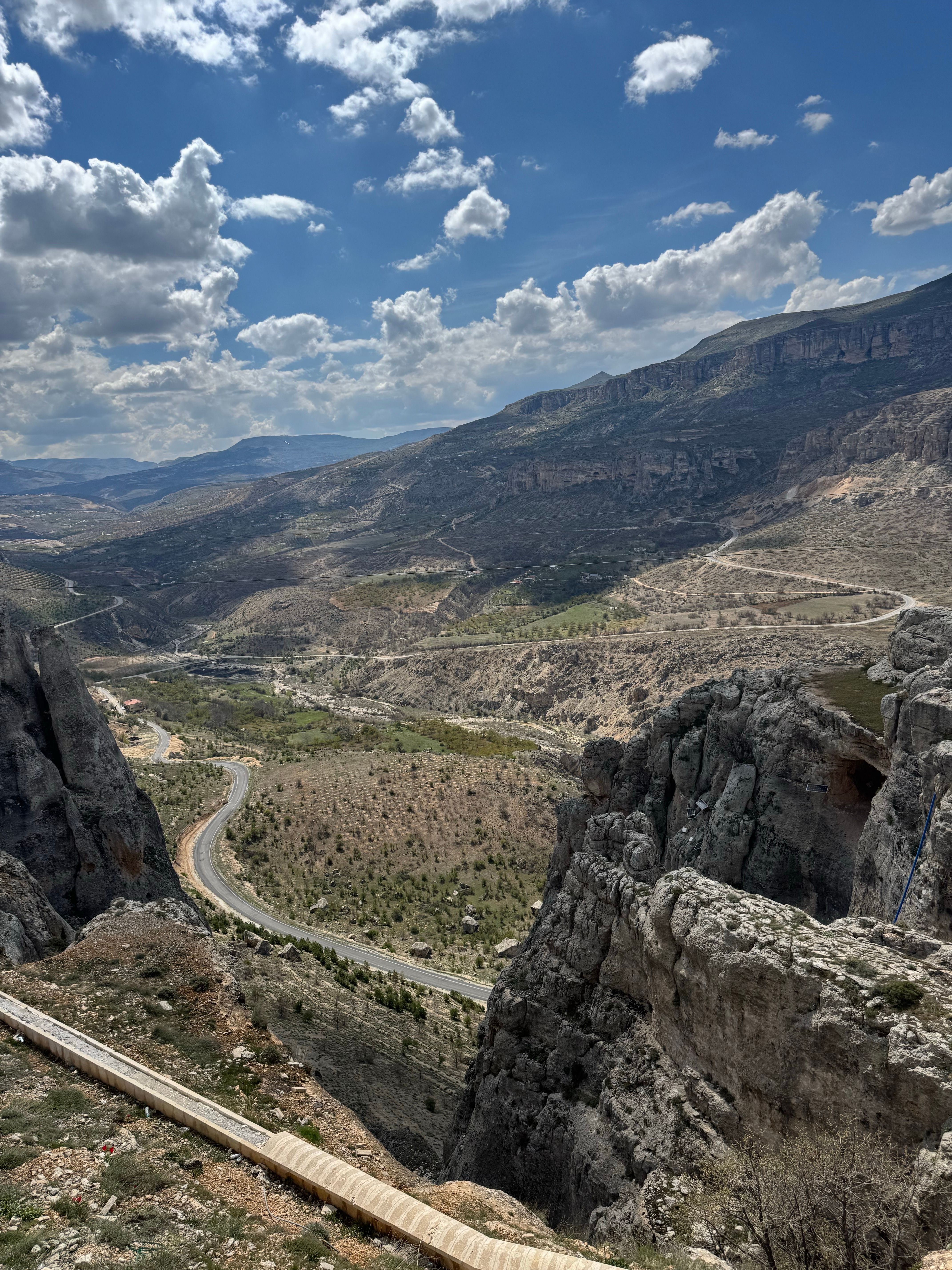 Scenic Mountain View with Winding Road and Cliffs · Free Stock Photo