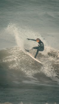 Dynamic image of a surfer catching a wave in Mar del Plata, Argentina.
