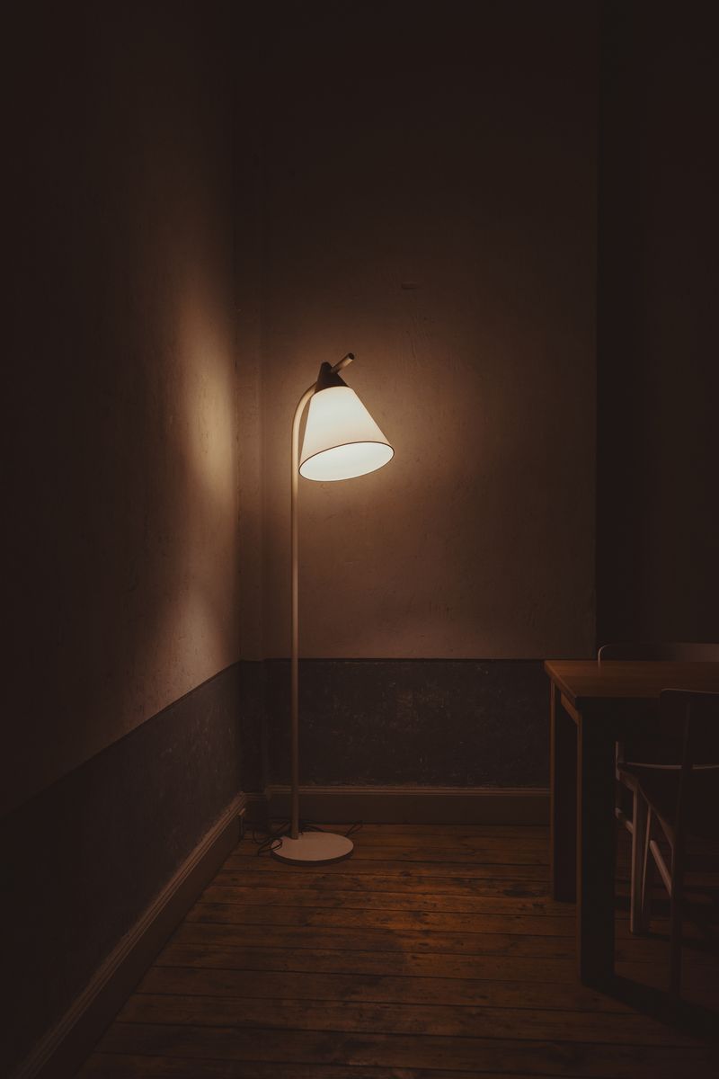 Glowing floor lamp in a warm minimalist room, by Zafer Erdoğan on Pexels