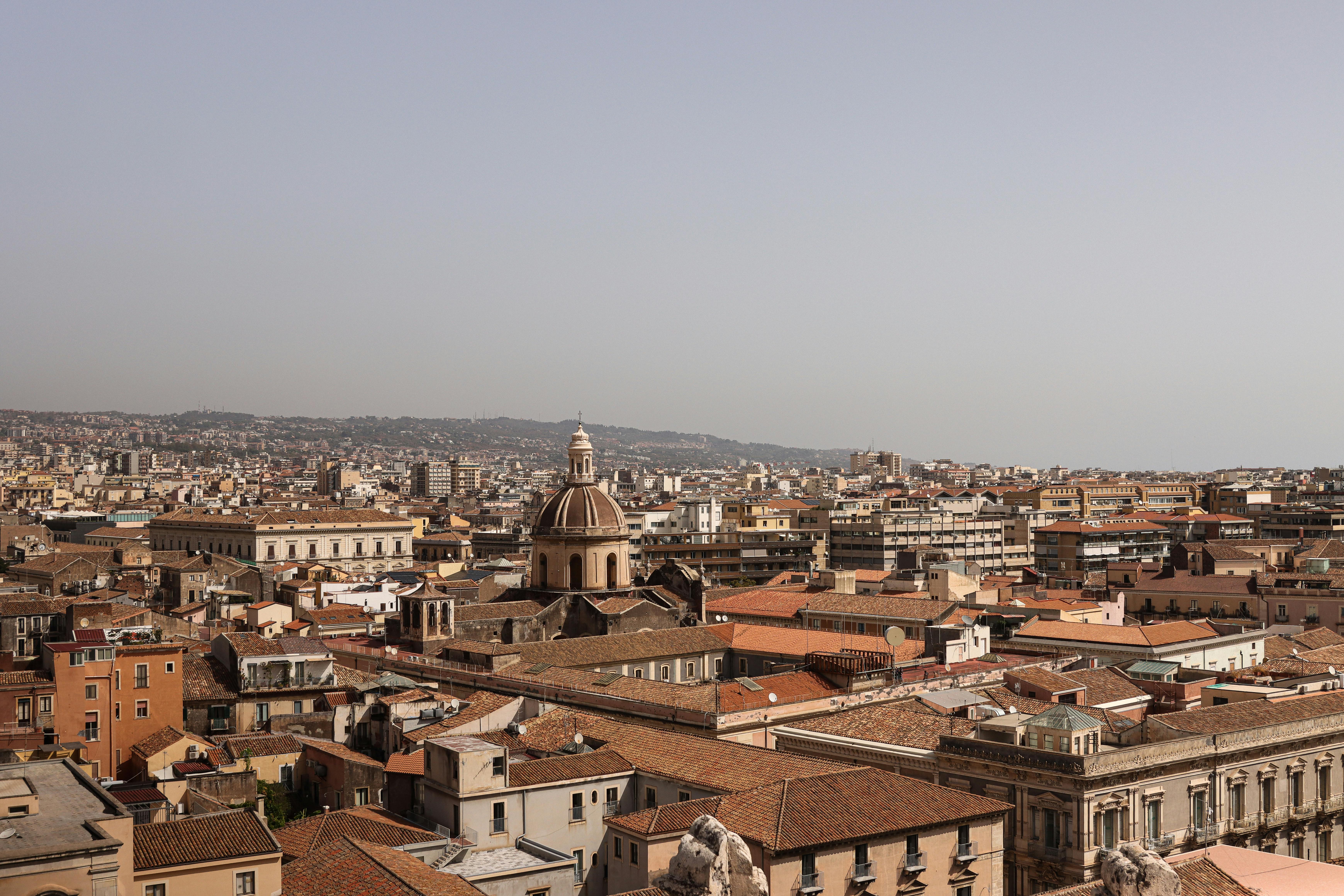 Italian cities sweep 2026 remote-work index: Genoa, Bari and Catania top global list — Photo by Efrem  Efre on Pexels