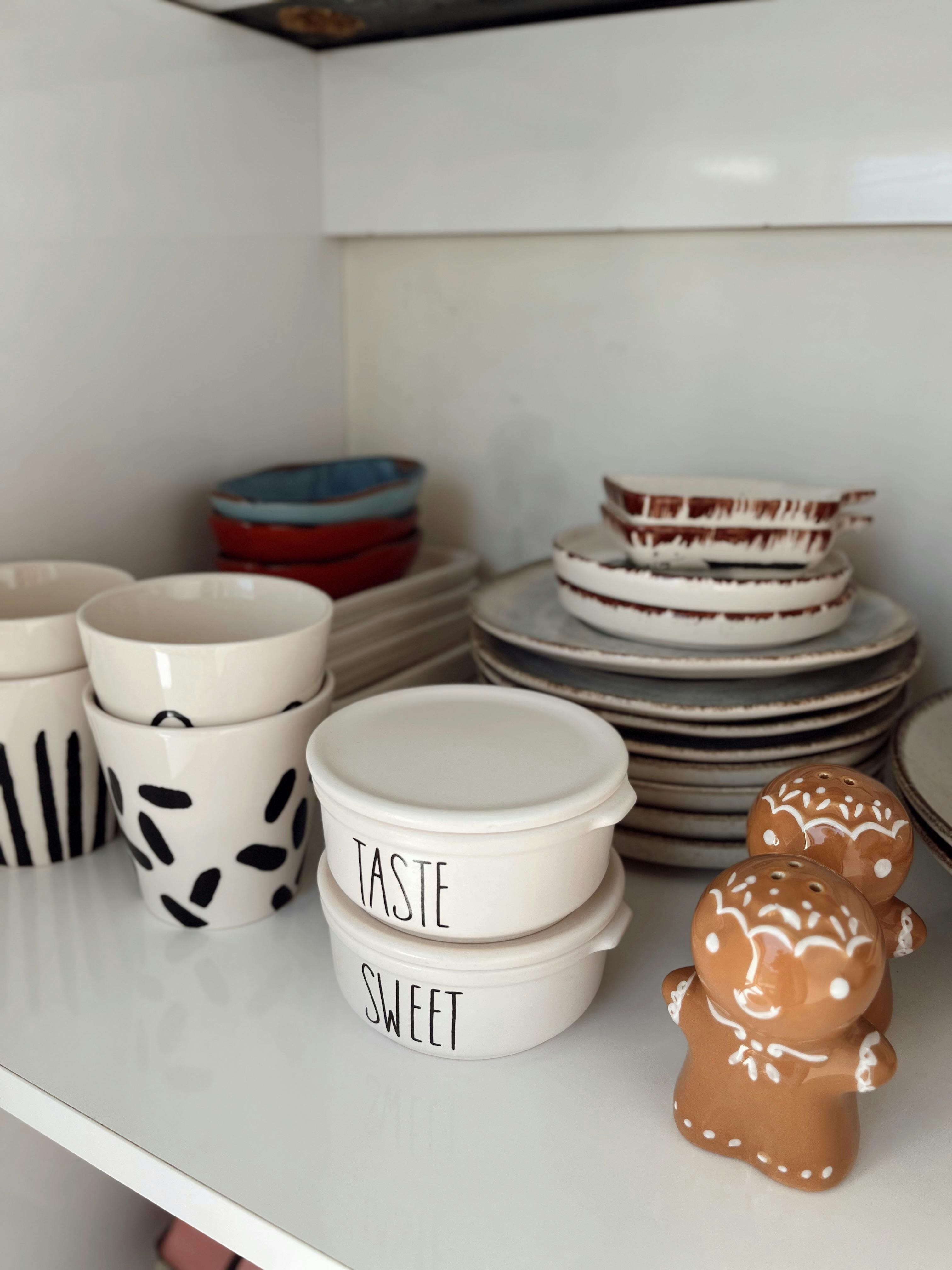 Plates with Lip - Enhancing Dining and Practicality