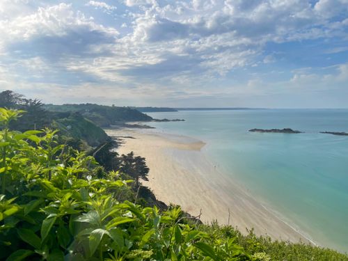 Free Peaceful seaside landscape of Plérin Beach in Bretagne, showcasing lush greenery and azure waters. Stock Photo