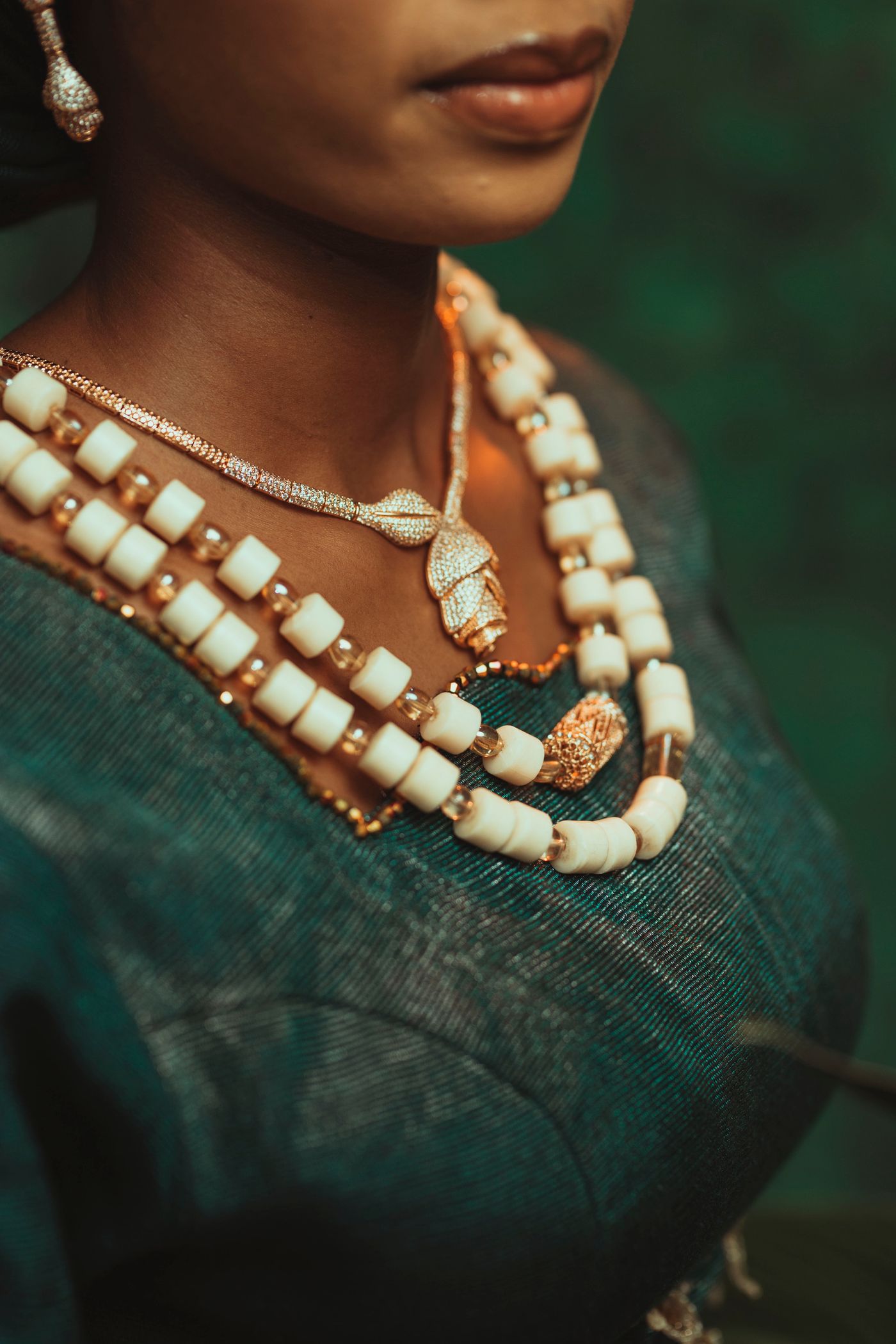 Imani, Collier de jade, perles et accents dorés