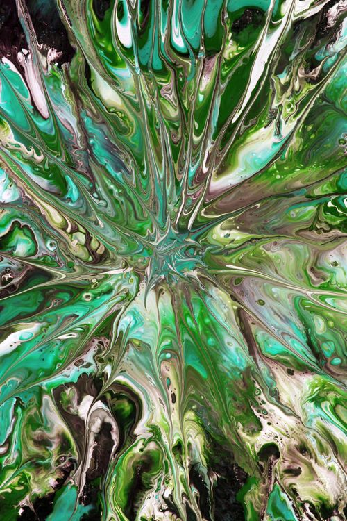 Free Vibrant abstract fluid art with green and white swirling patterns. Stock Photo