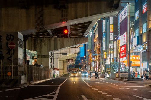 Vibrant Shinjuku City Nights in Tokyo's Neon Glow · Free Stock Photo