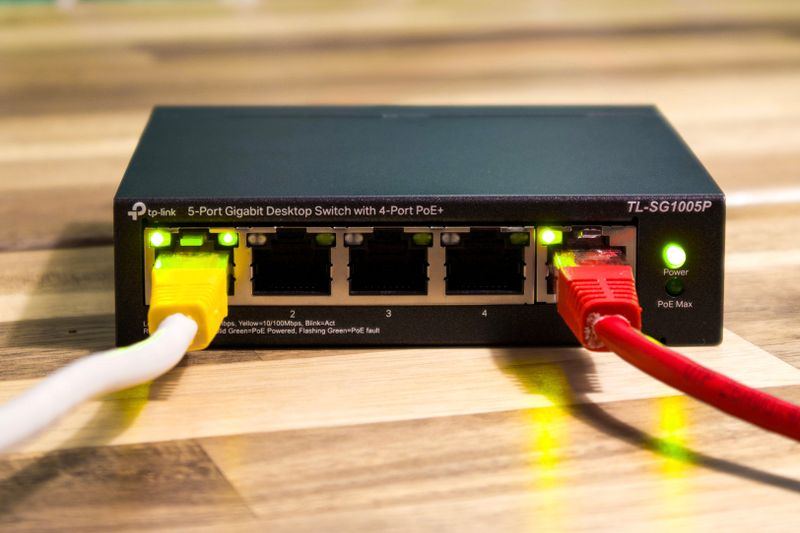 Cloud-Managed PoE / PoE+ Switches