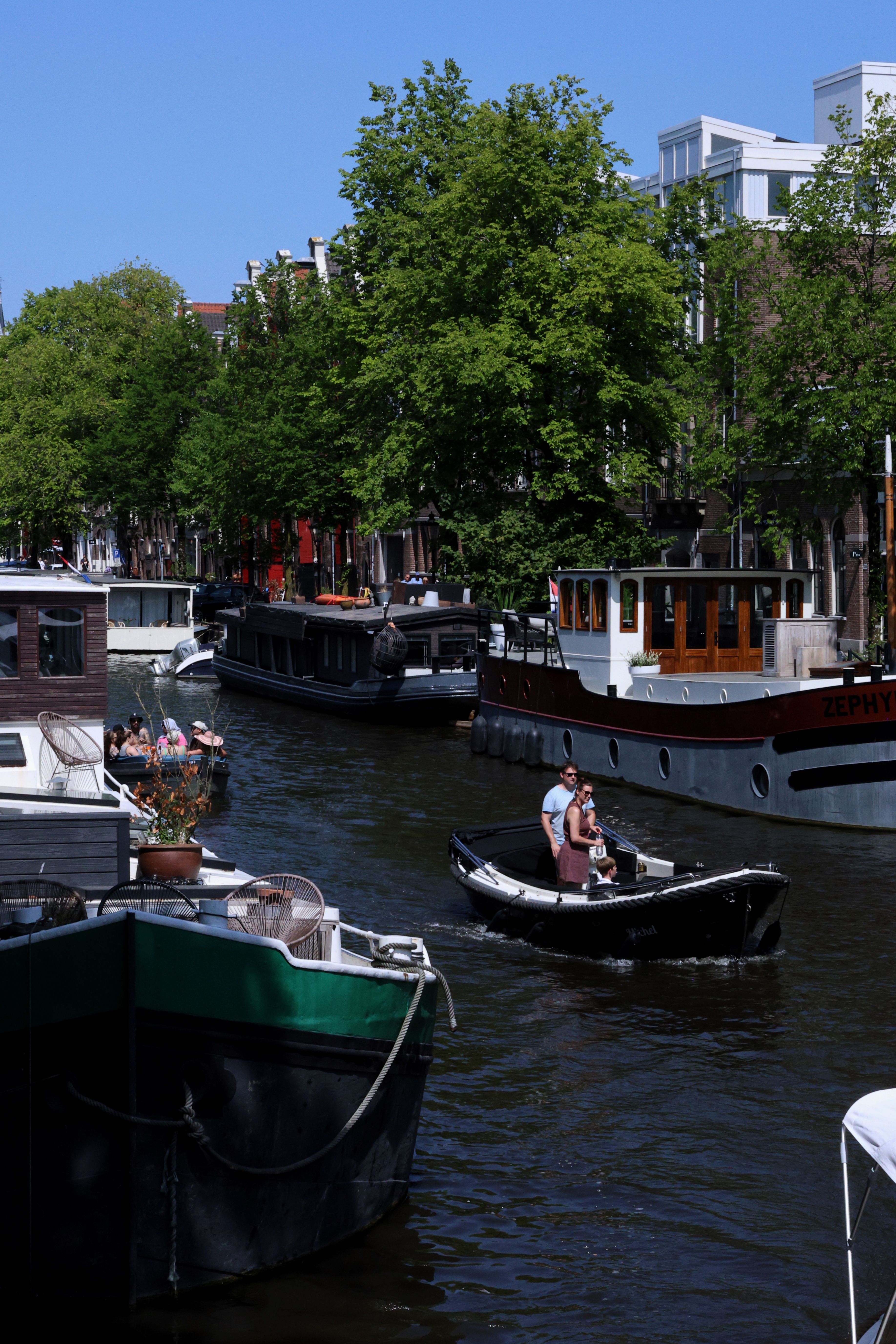Louer une sloep sur les canaux d'Amsterdam