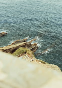 rocas sobre el mar