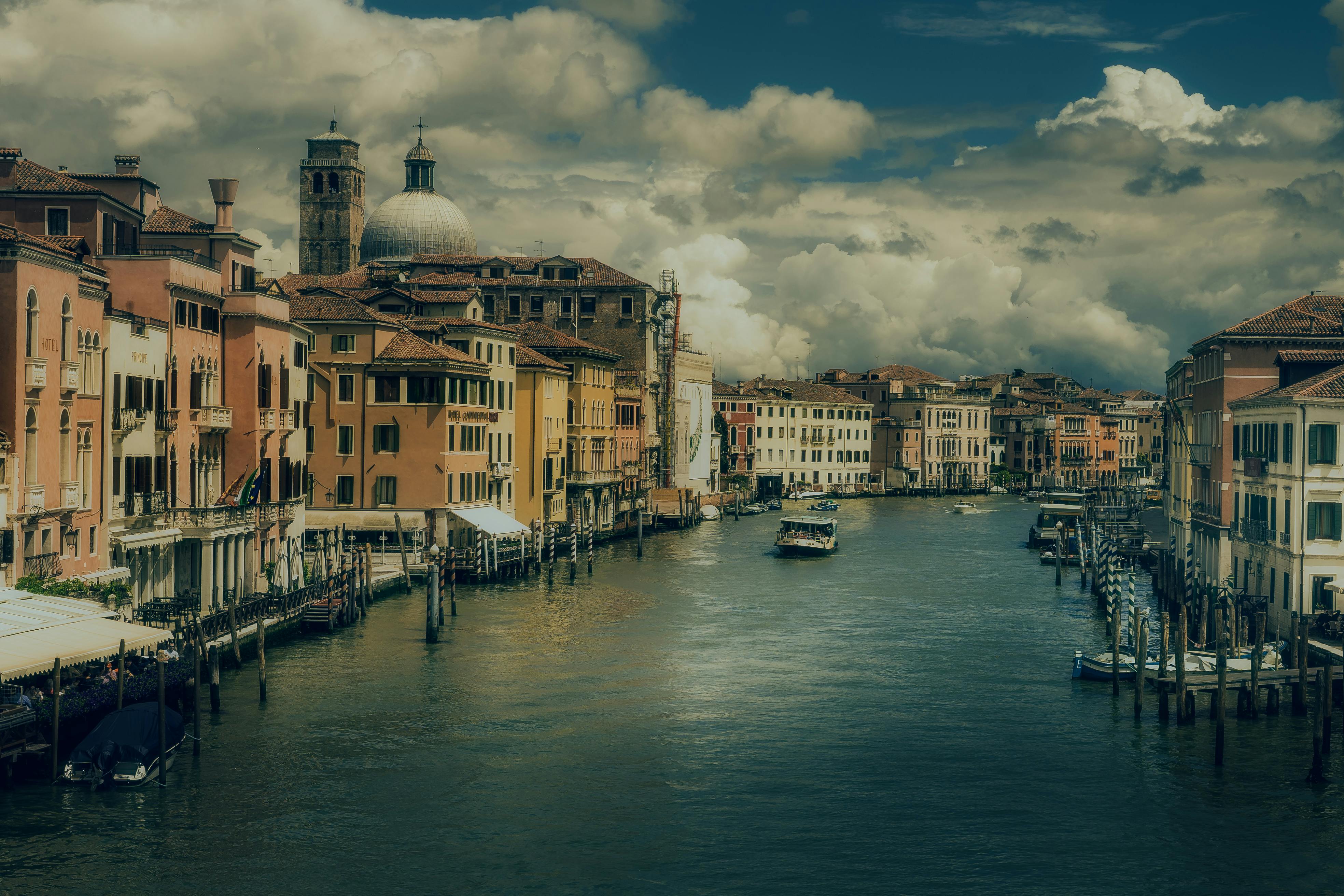 Long-term adaptation pathways for Venice and its lagoon under sea-level rise | Scientific Reports — Photo by Cătălin Todosia 
