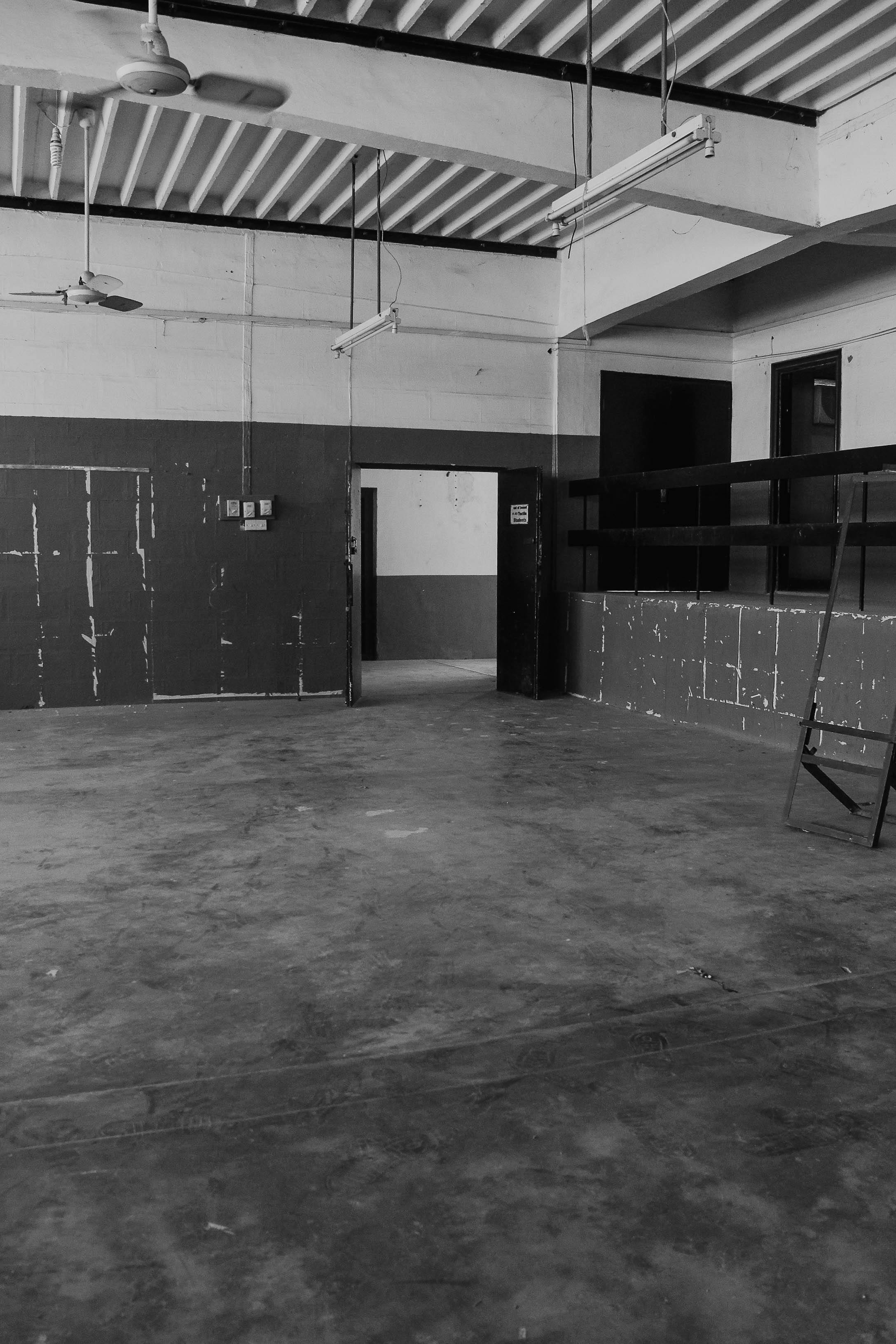 grátis Foto profissional grátis de abandonado, ambiente de trabalho, andar Foto profissional