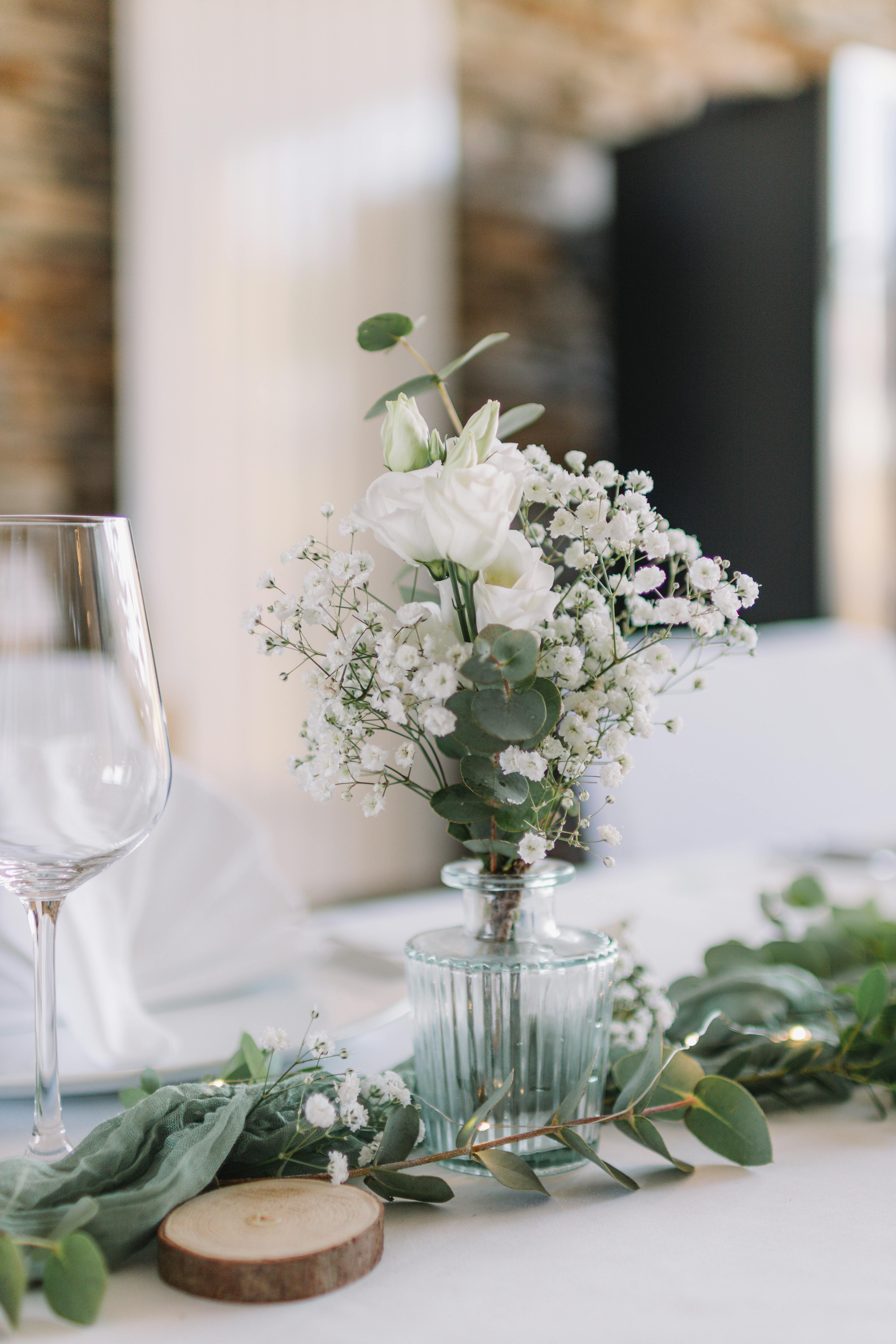 Sophisticated table decor with a white floral arrangement in an elegant setting.