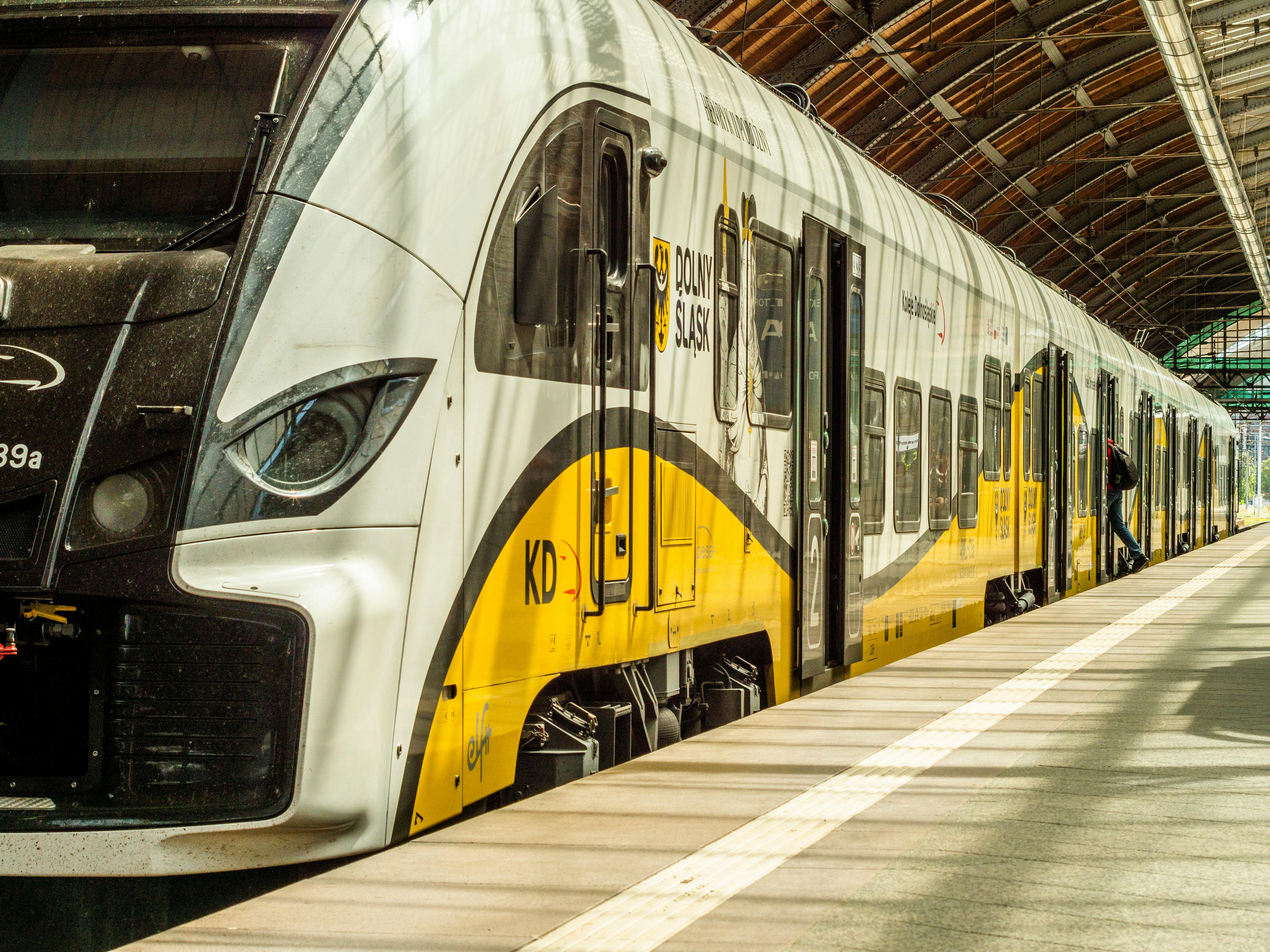 1 May general strike confirmed—but transport largely exempt, easing travel fears — Photo by SHOX ART on Pexels