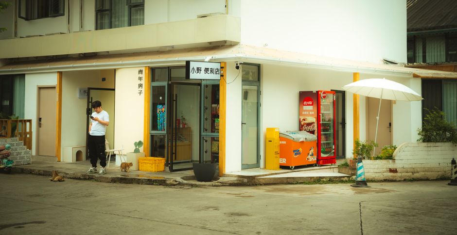 配图