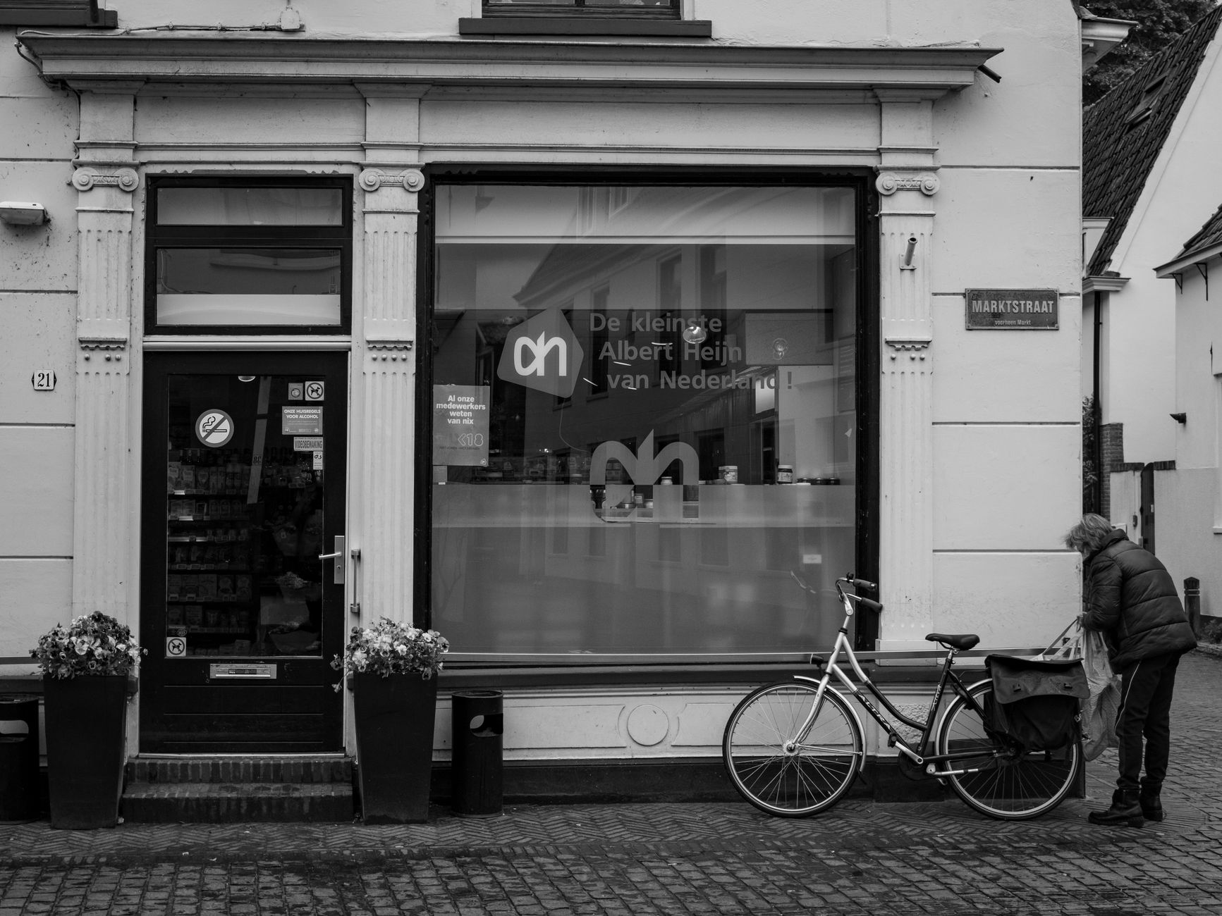 Meisje gewond na aanrijding, automobilist rijdt door