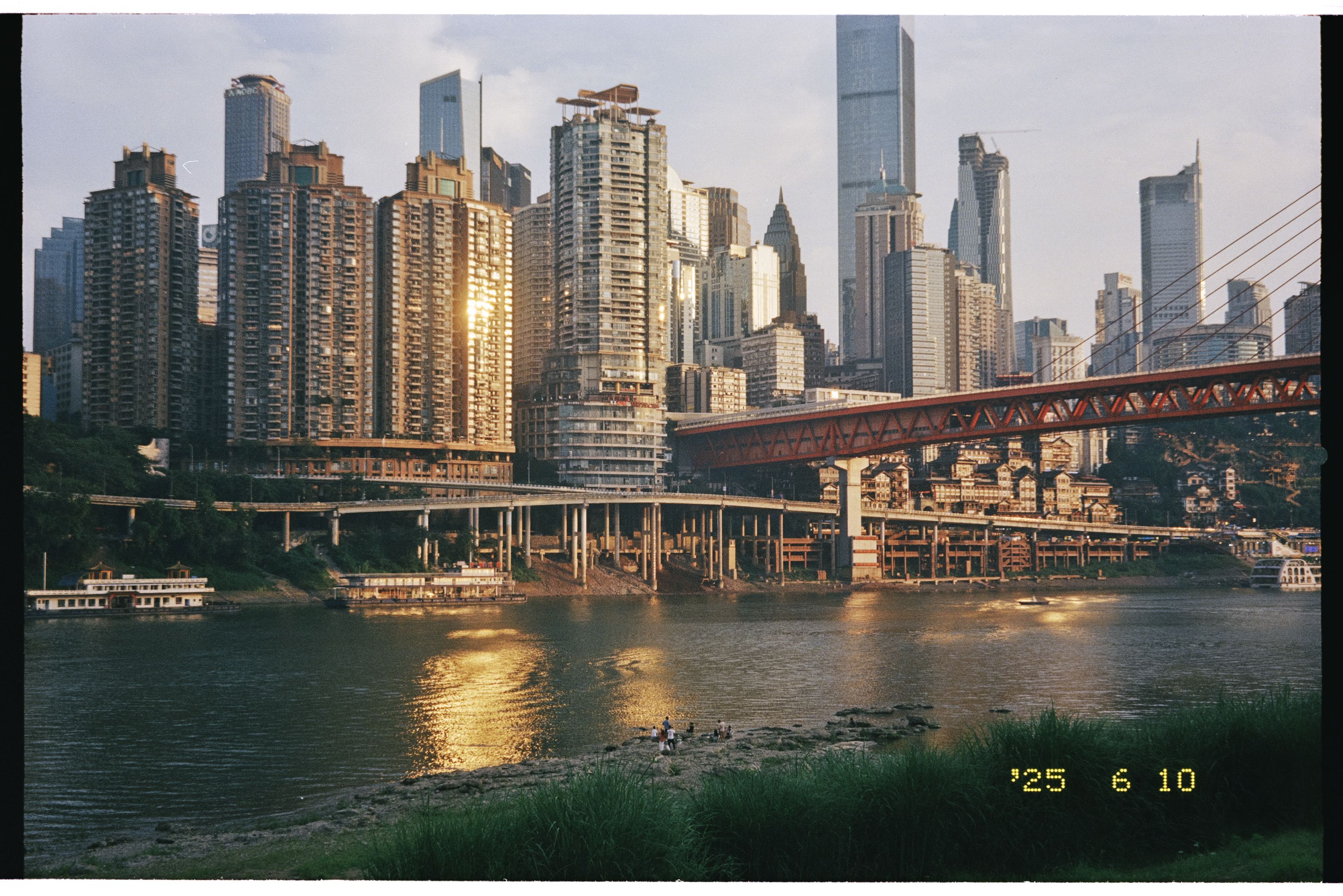 Chongqing Rises as Top Dual Destination in China’s New Year Travel Surge — Photo by Citrus M on Pexels