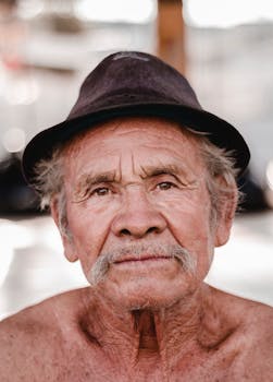 Close-up portrait of a senior man with a hat, showcasing character and expression in Nuevo Laredo, Mexico.