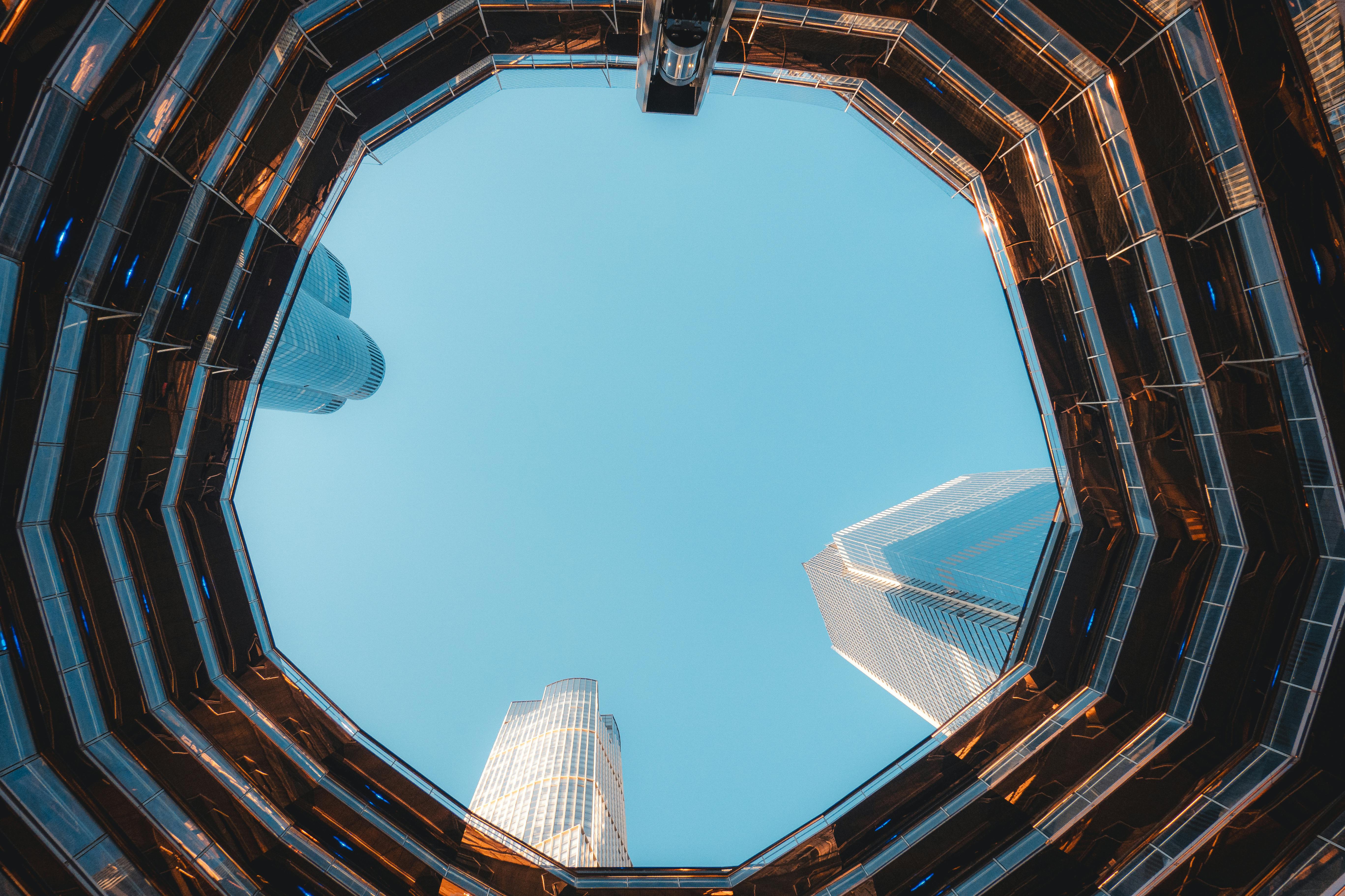 Palantir Technologies Inc. (PLTR) suffers a larger drop than the general market: Key insights — Photo by Willian Justen de Va