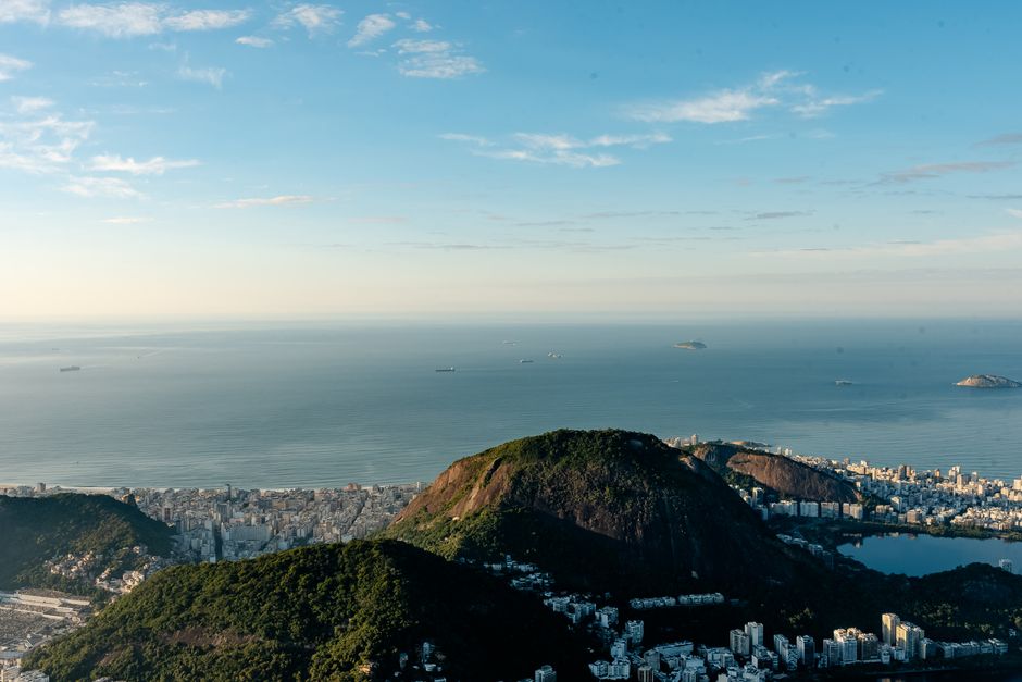 Japan's Diverse Landscapes Mountains, Coastlines, and Cities Japan's Diverse Landscapes Mountains, Coastlines, and Cities