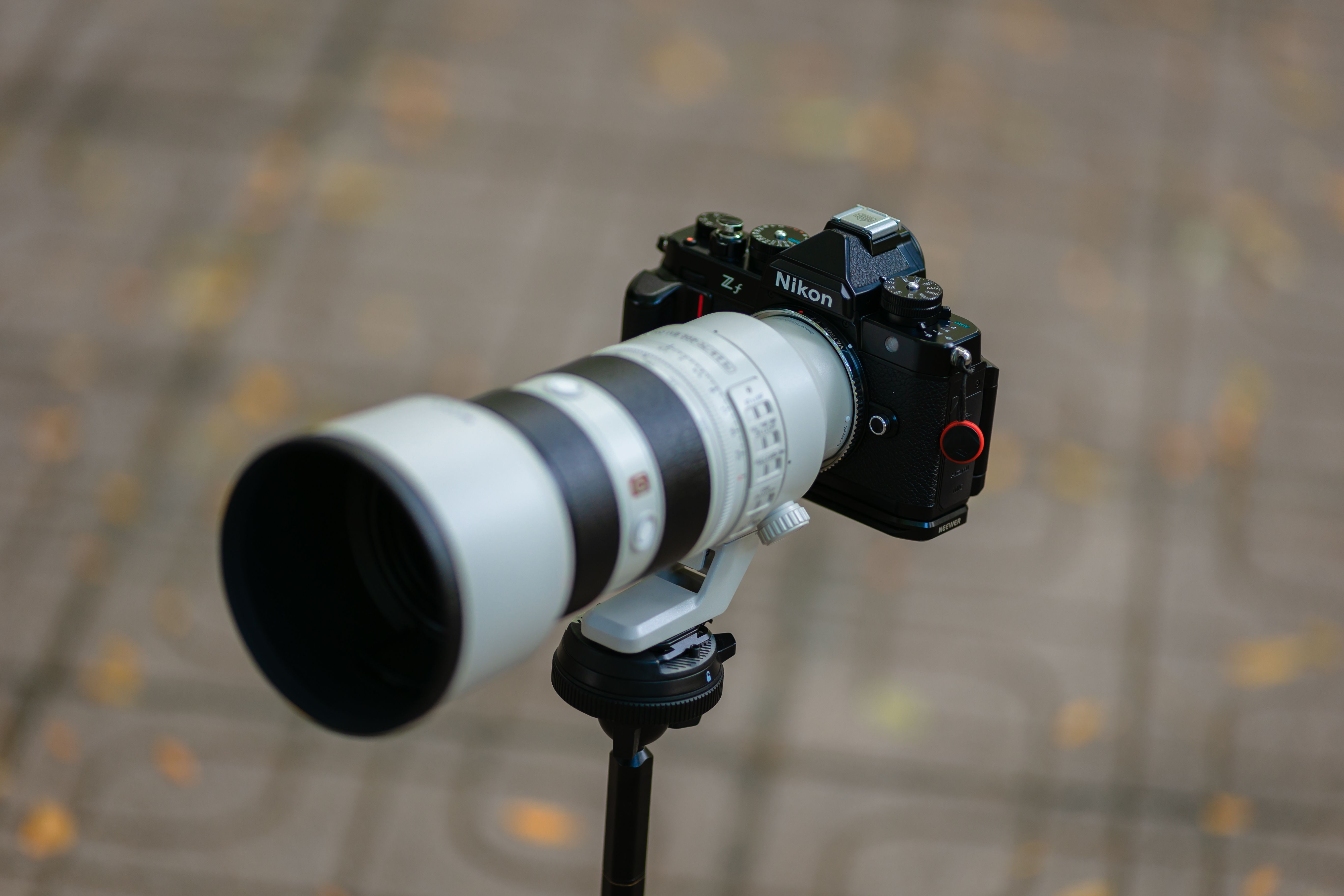 Close-up of Professional Camera with Long Lens · Free Stock Photo