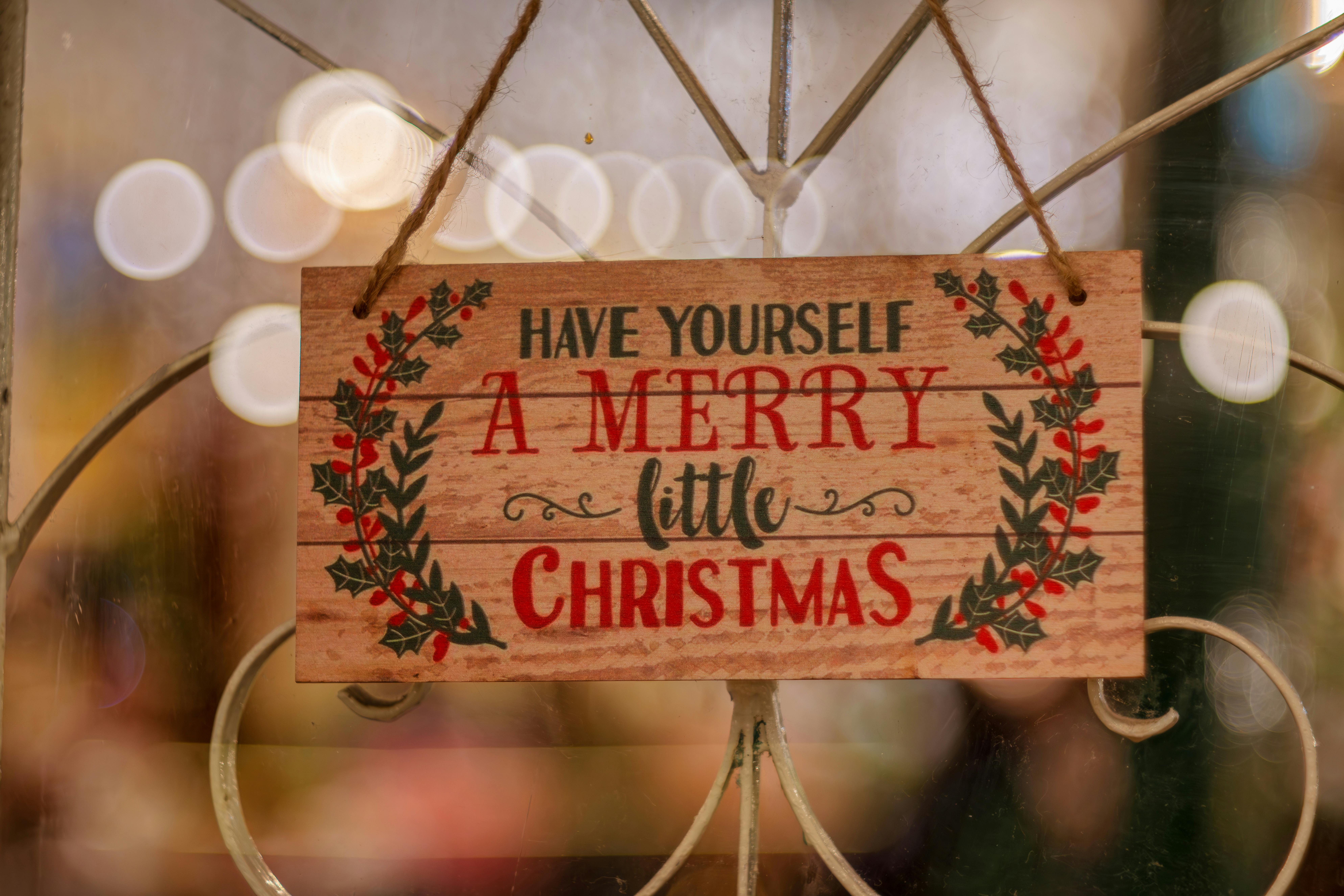 These Christmas Songs Most Likely to Tank Productivity at Work, Study Finds — Photo by Đan Thy Nguyễn Mai on Pexels