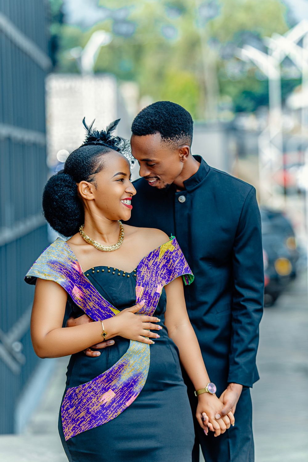 Couple Africain Romantique En Tenue Traditionnelle Photo Gratuite couple-africain-romantique-en-tenue-traditionnelle-photo-gratuite