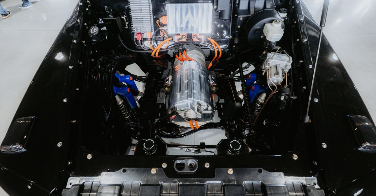 Lotus Eletre X : comment ils ont casé un moteur essence dans un SUV élec