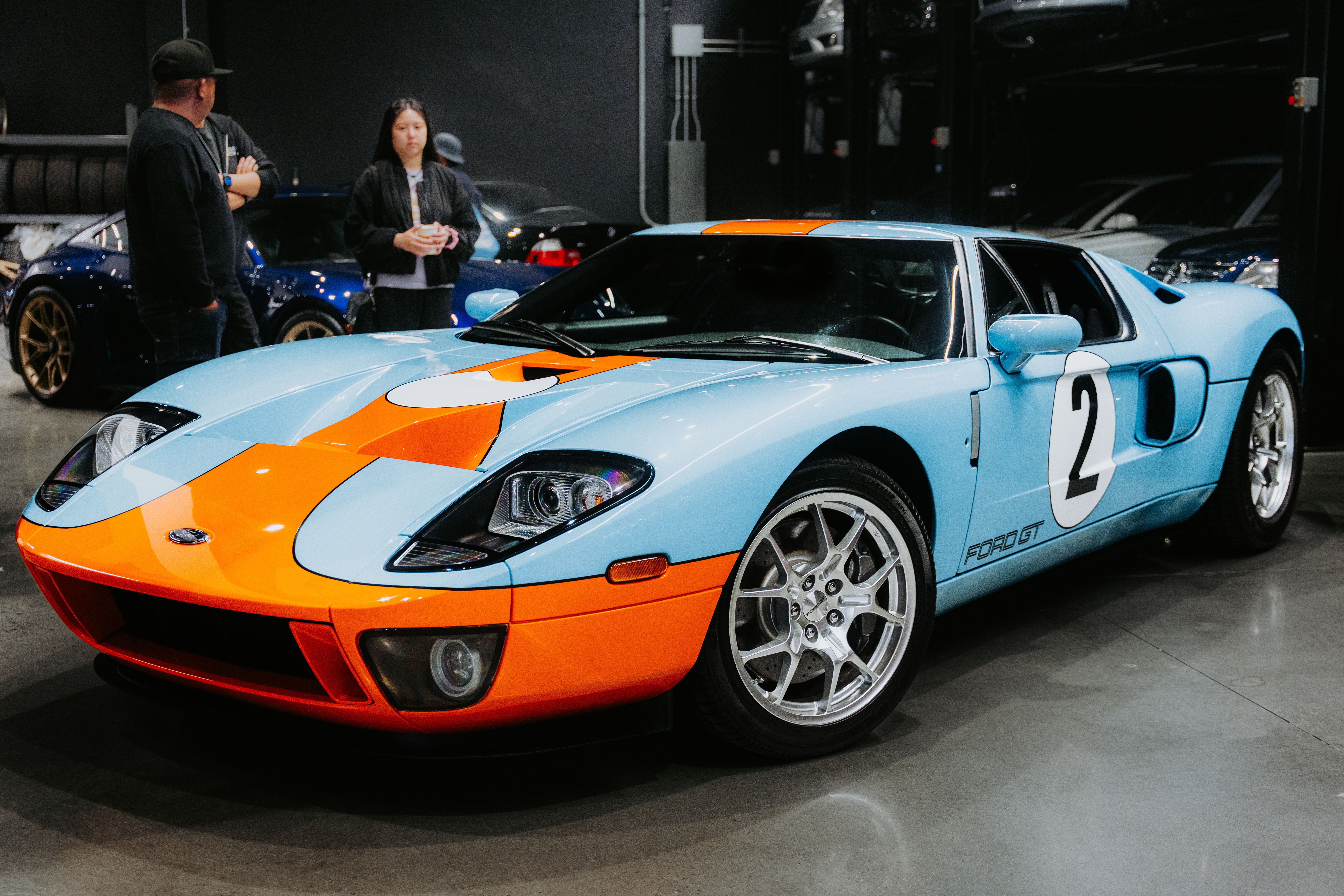 Iconic Ford GT40 Race Car in Indoor Exhibit · Free Stock Photo