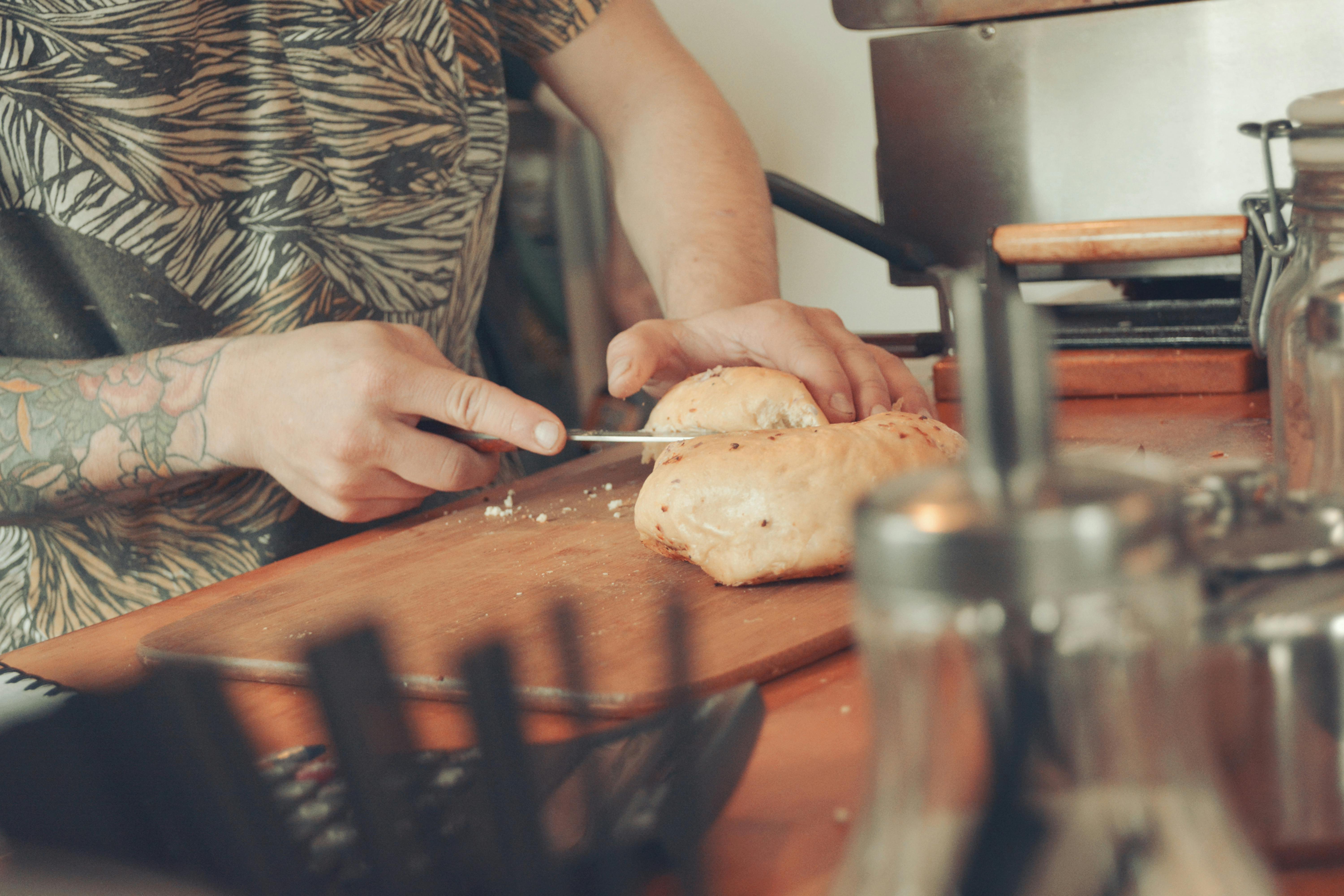For Neurodivergent Cooks, Kitchen Hacks Are Lifelines — Photo by DΛVΞ GΛRCIΛ on Pexels
