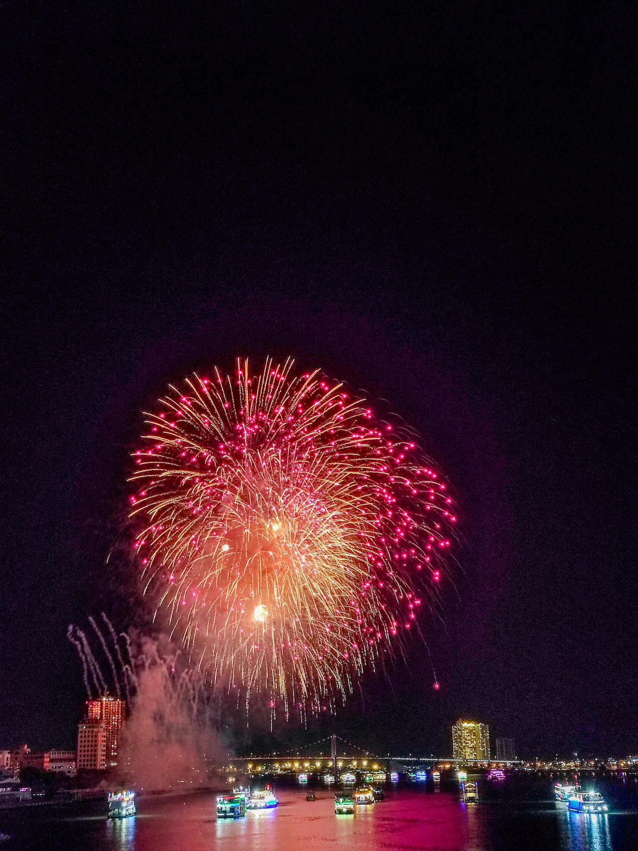 Viết bài văn nghị luận về vấn đề bạn thân khác giới đối với học sinh