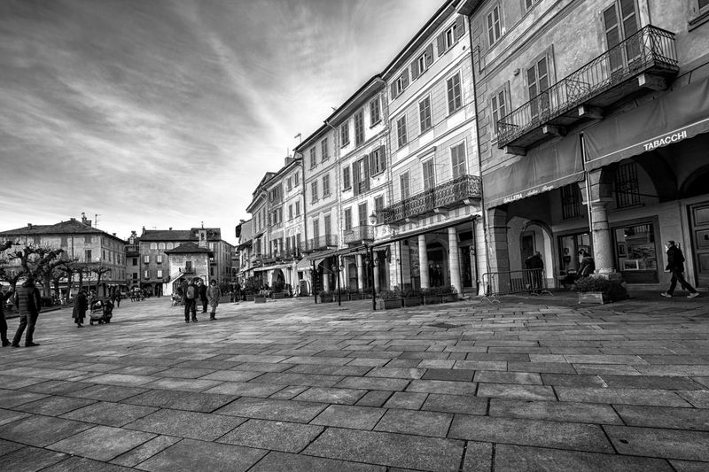 A serene black and white photo of an urban city plaza with historic architecture.