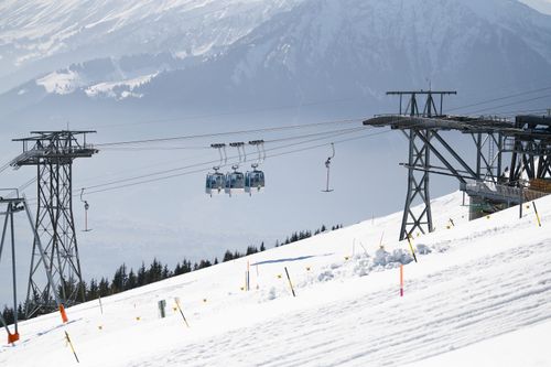 Free Cable cars glide over snowy Swiss Alps, offering breathtaking views. Stock Photo